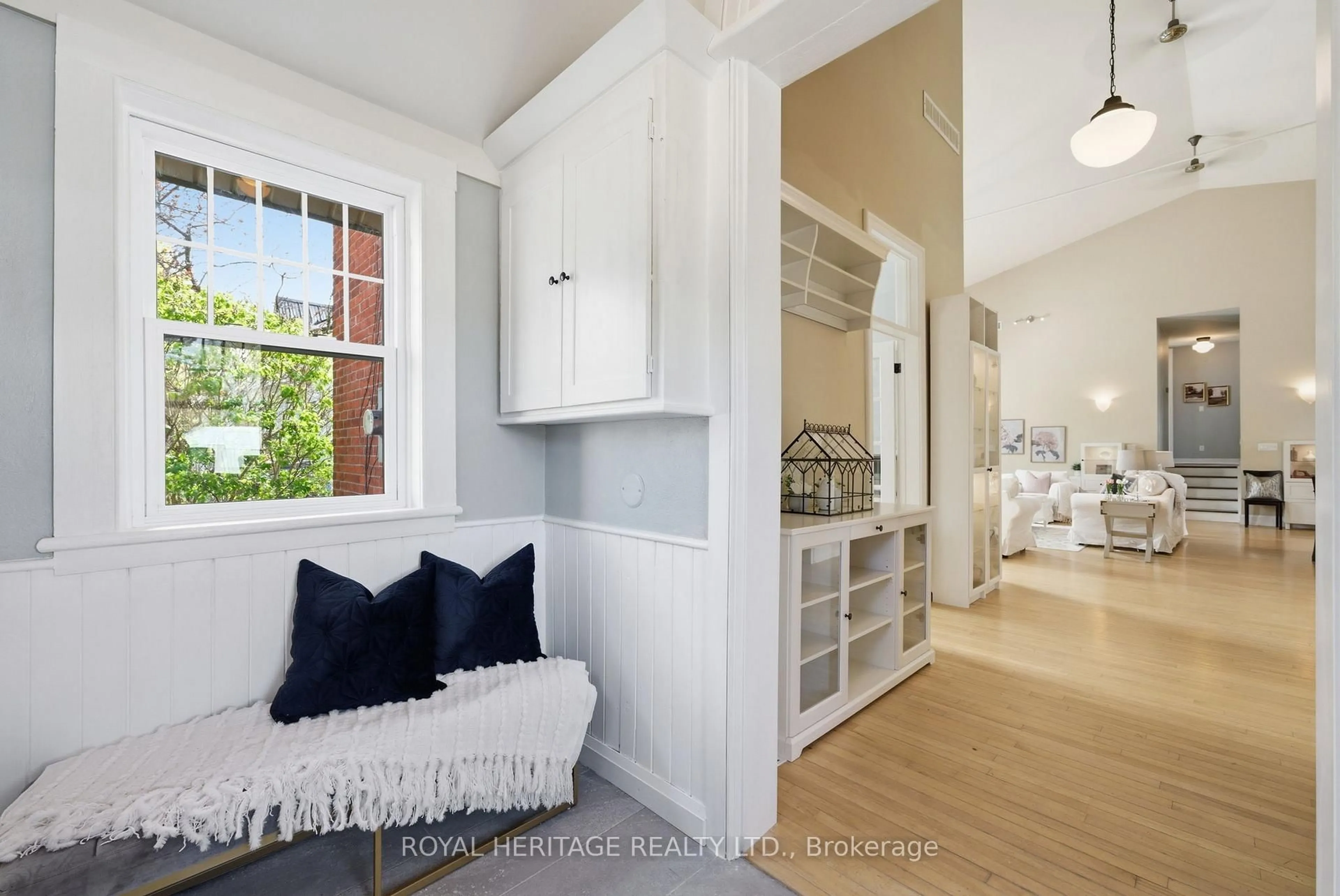 Indoor entryway for 2699 Concession Rd 7 Rd, Clarington Ontario L1C 5W9