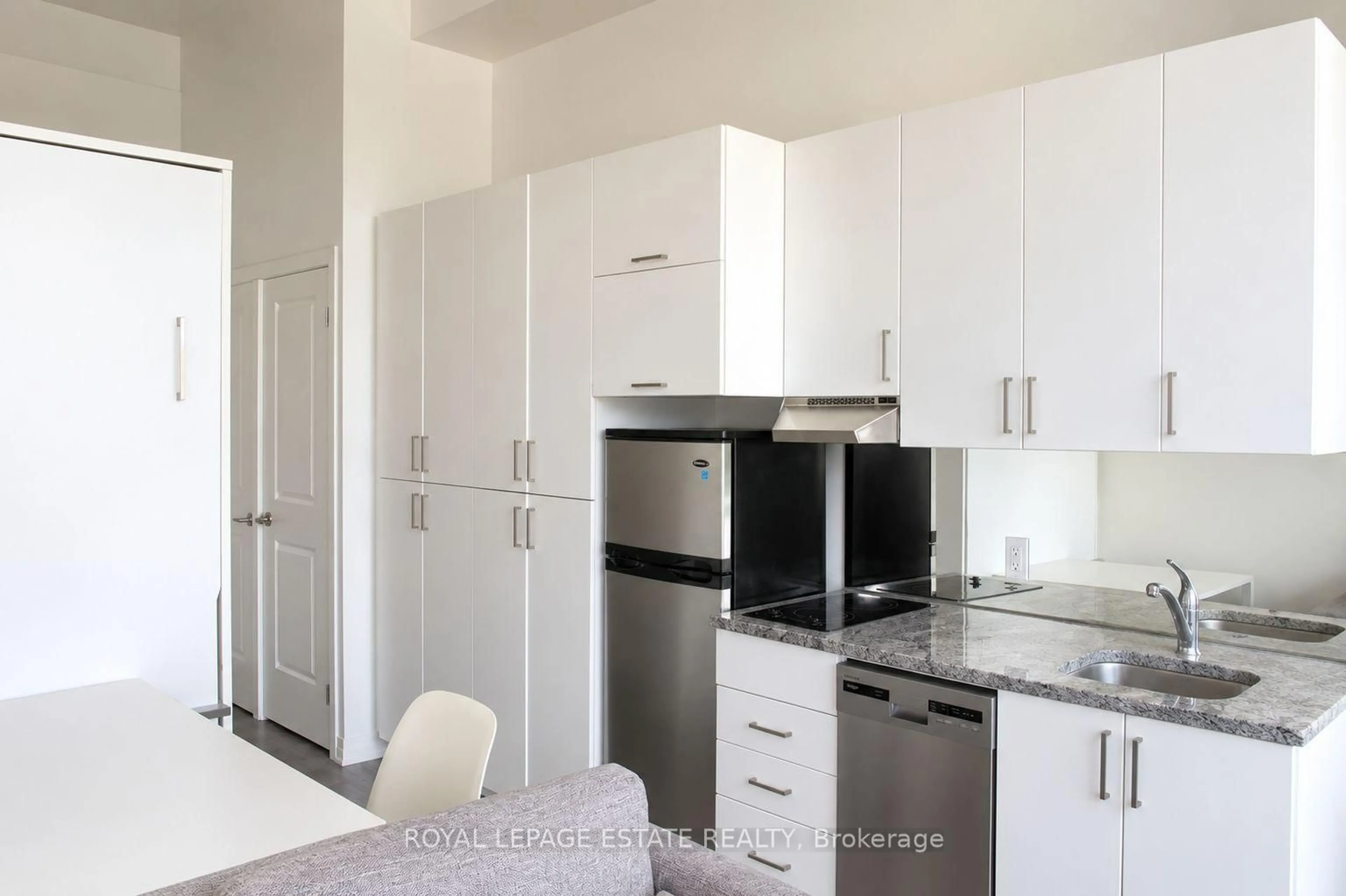 Standard kitchen, unknown for 1900 Simcoe St #835, Oshawa Ontario L1G 4Y3