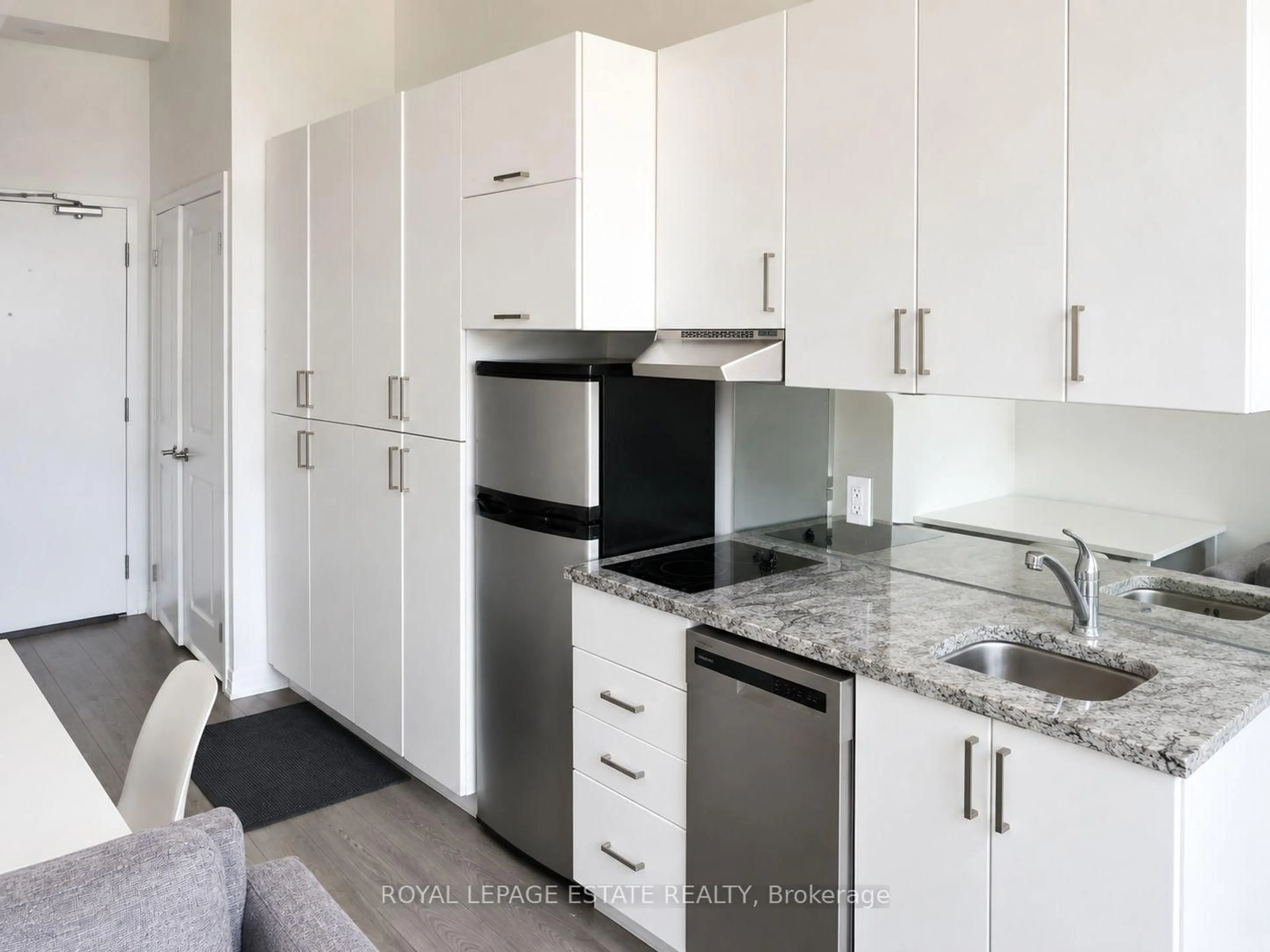Standard kitchen, unknown for 1900 Simcoe St #835, Oshawa Ontario L1G 4Y3