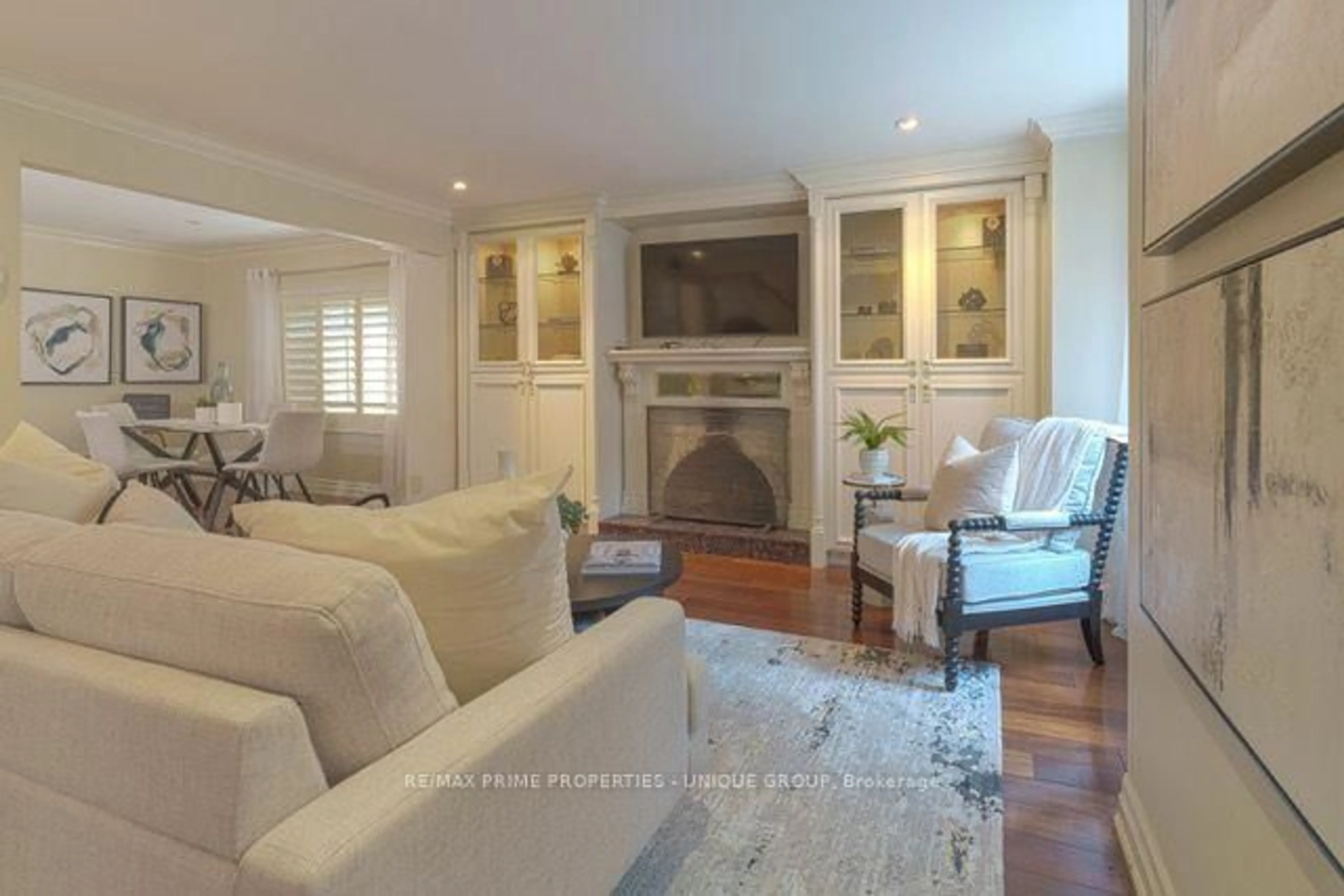 Living room with furniture, unknown for 103 Neville Park Blvd, Toronto Ontario M4E 3P7