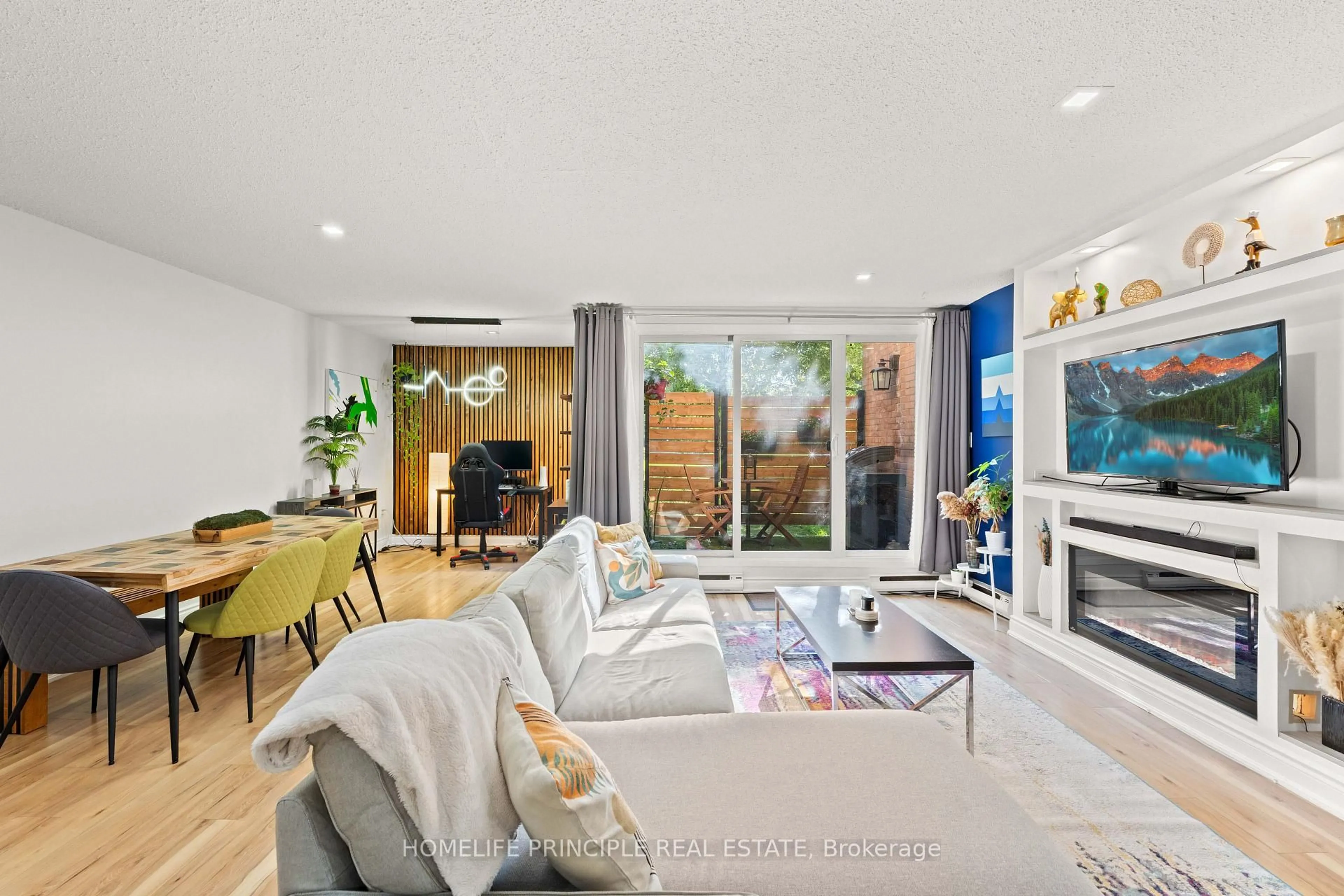 Living room with furniture, unknown for 100 Mornelle Crt #1059, Toronto Ontario M1E 4X2
