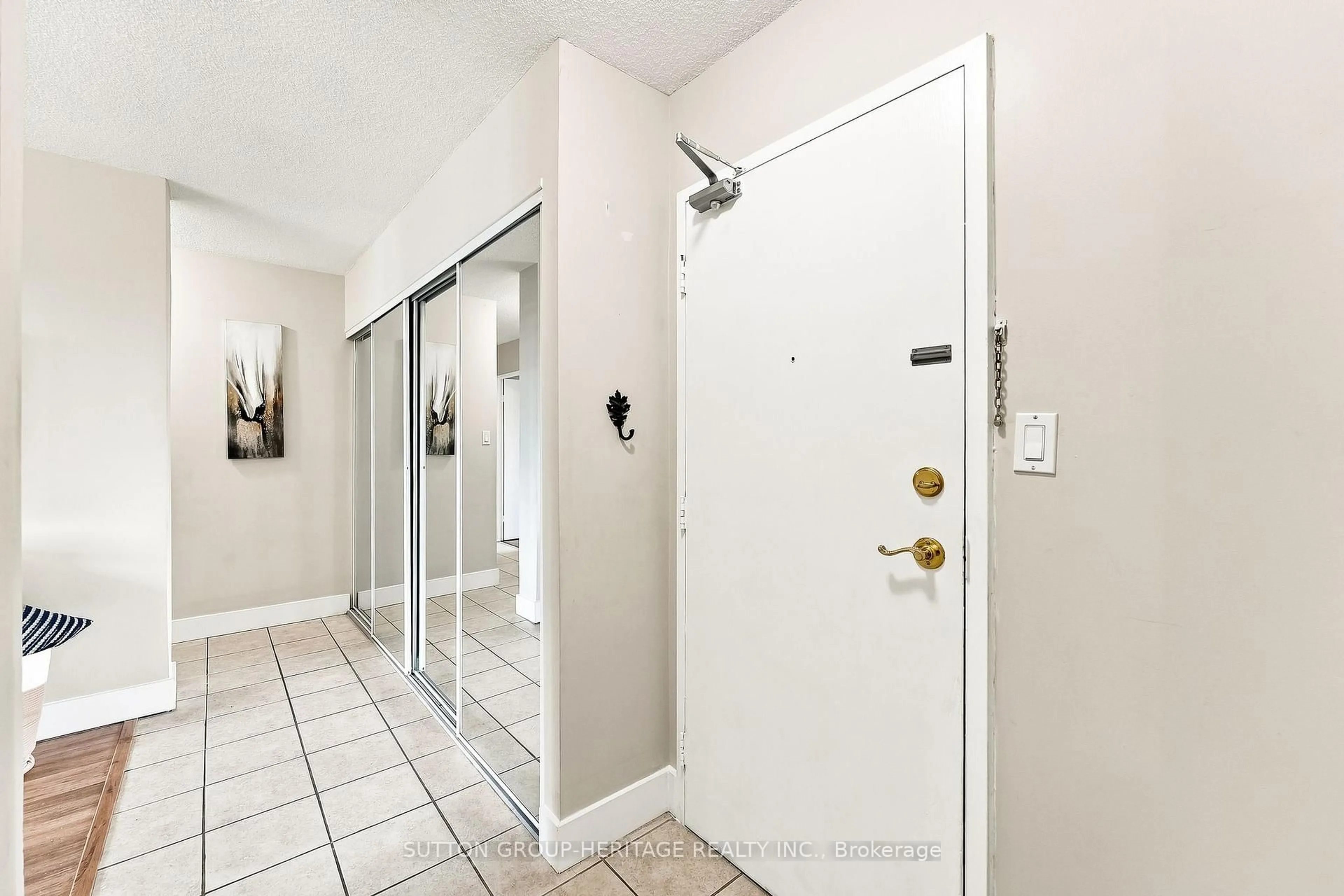 Indoor entryway for 92 Church St #301, Ajax Ontario L1S 6B4