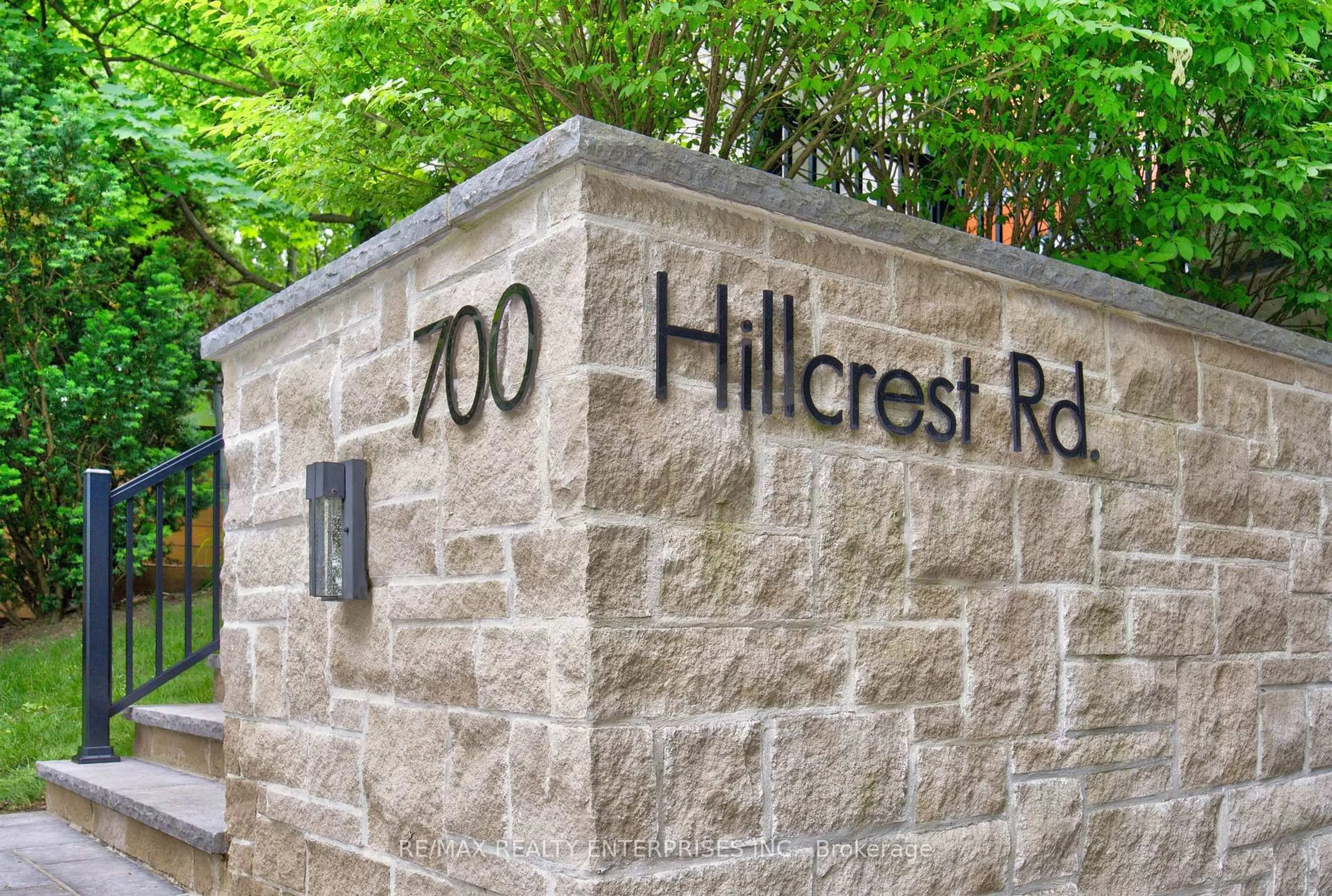 Unknown for 700 Hillcrest Rd, Pickering Ontario L1W 2P1