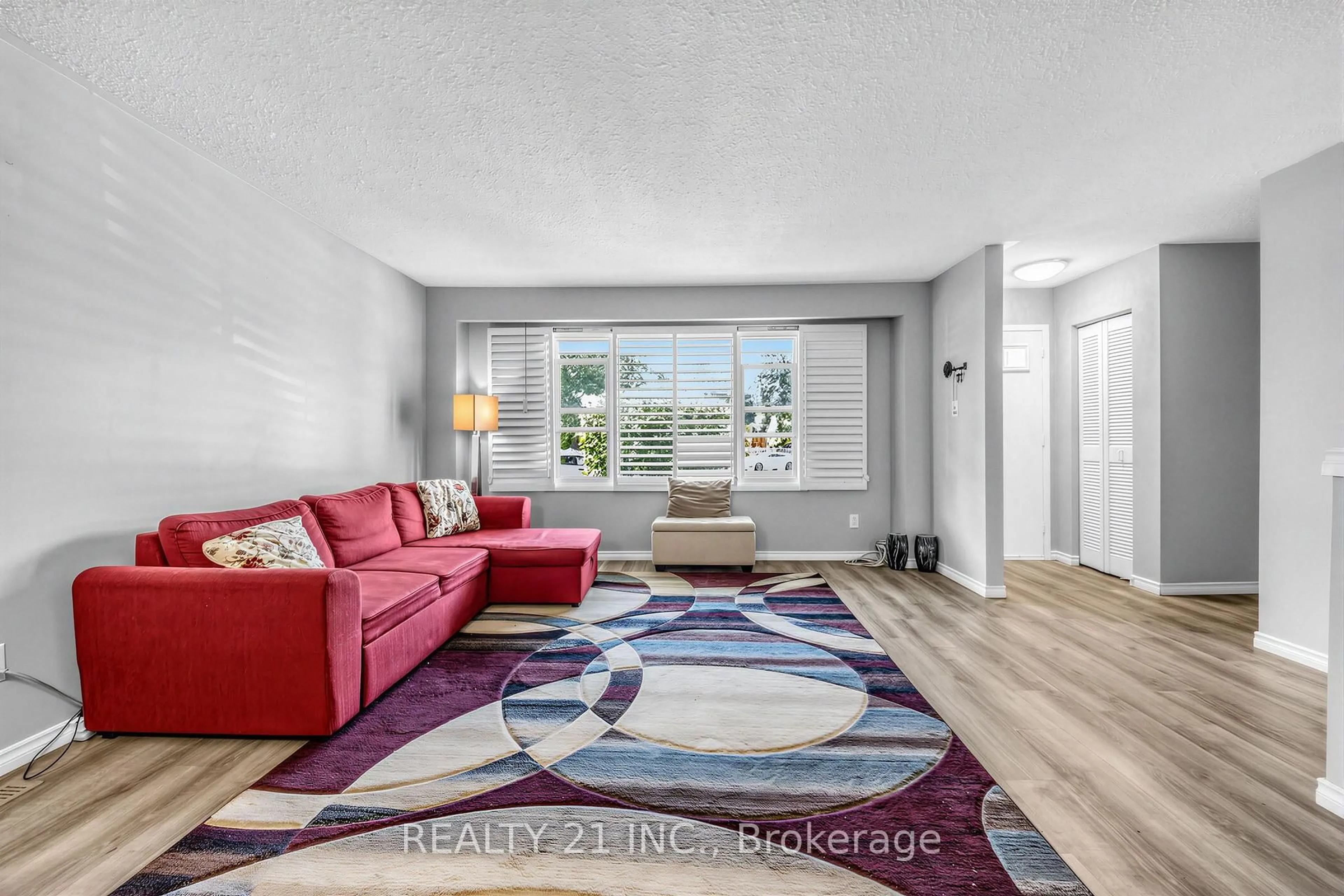 Living room with furniture, unknown for 376 Vancouver Cres, Oshawa Ontario L1J 5X9