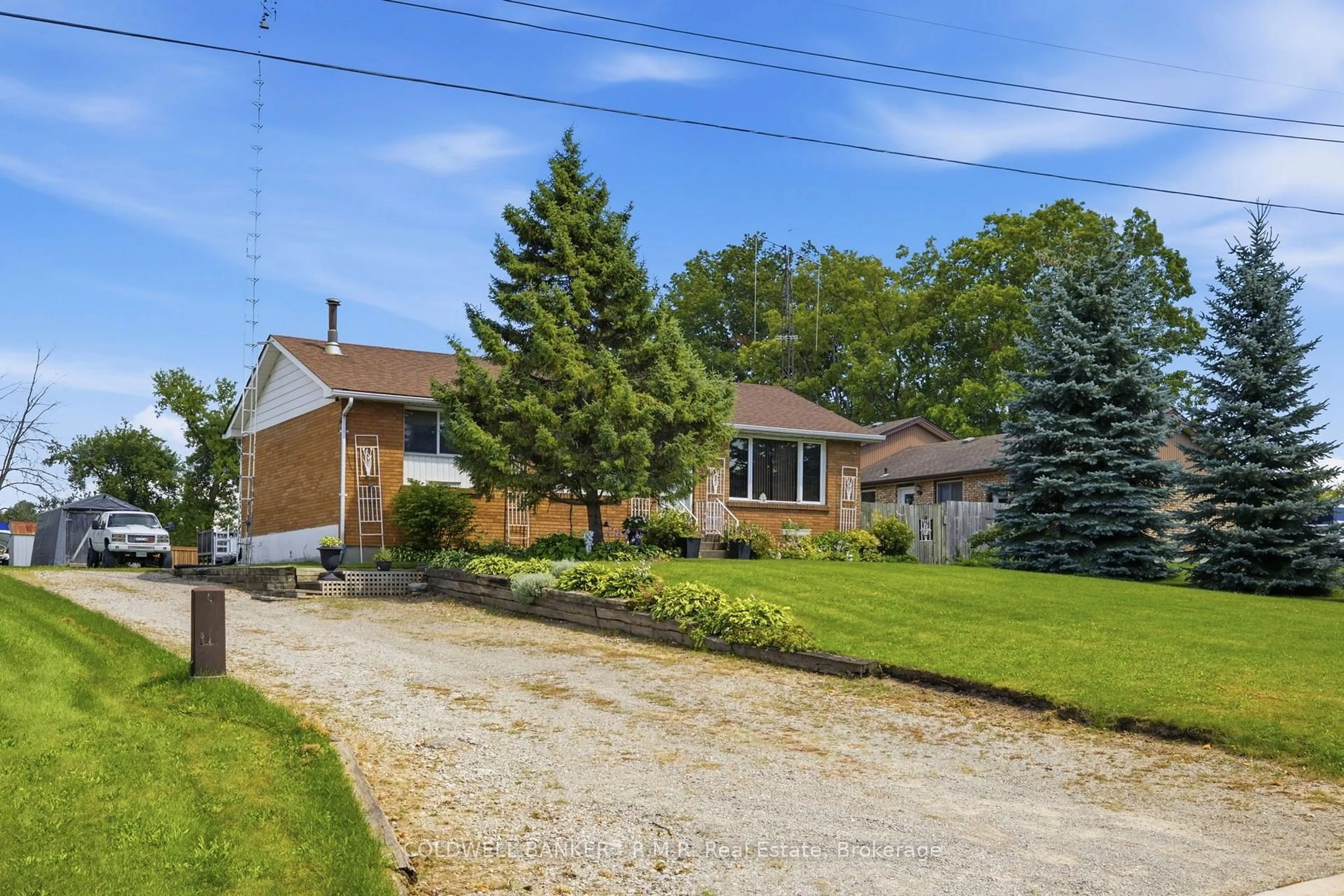A pic from outside/outdoor area/front of a property/back of a property/a pic from drone, street for 3 Coleman Cres, Scugog Ontario L1B 1K0