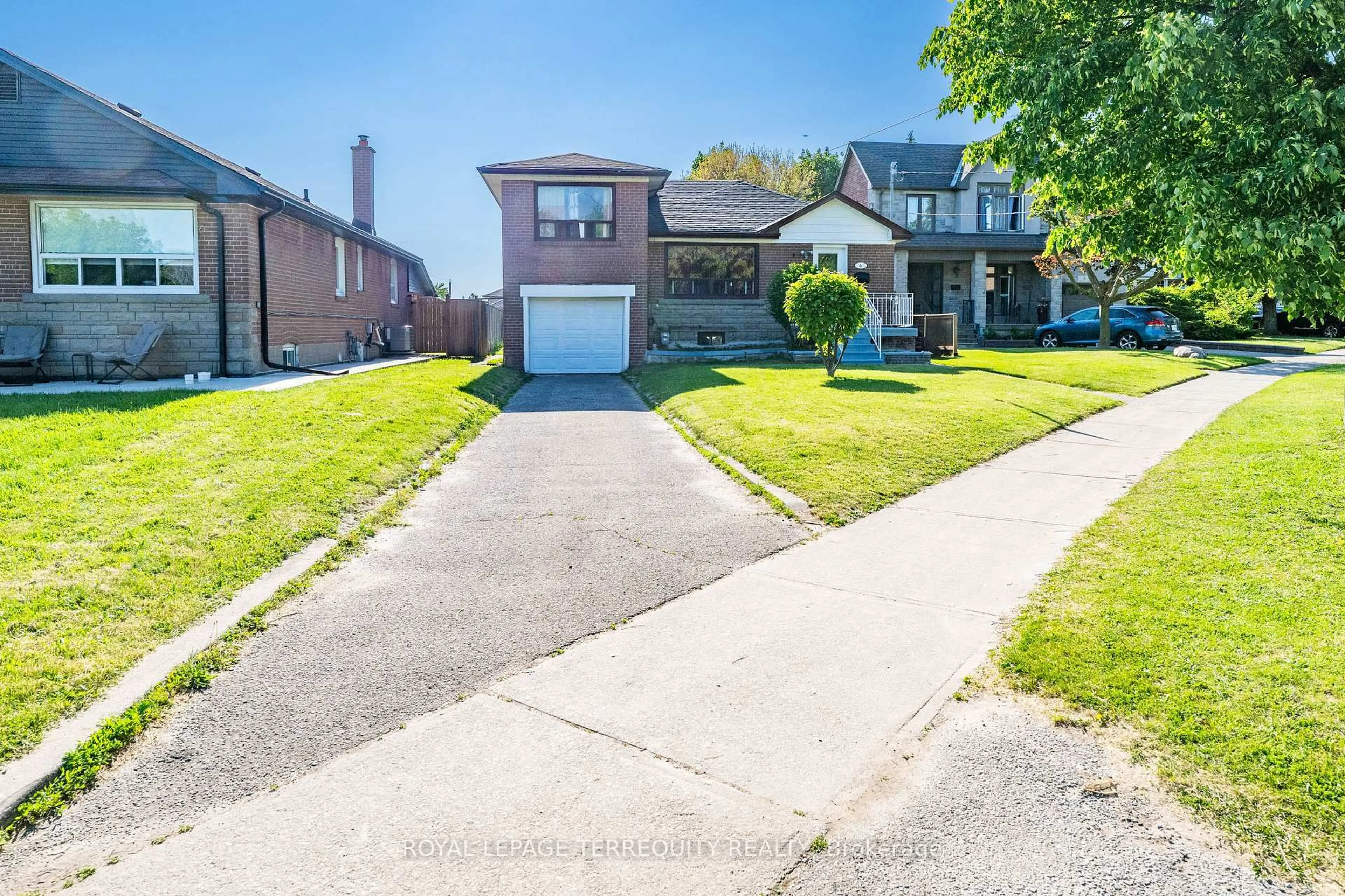 A pic from outside/outdoor area/front of a property/back of a property/a pic from drone, street for 4 Harris Park Dr, Toronto Ontario M1L 2Z9