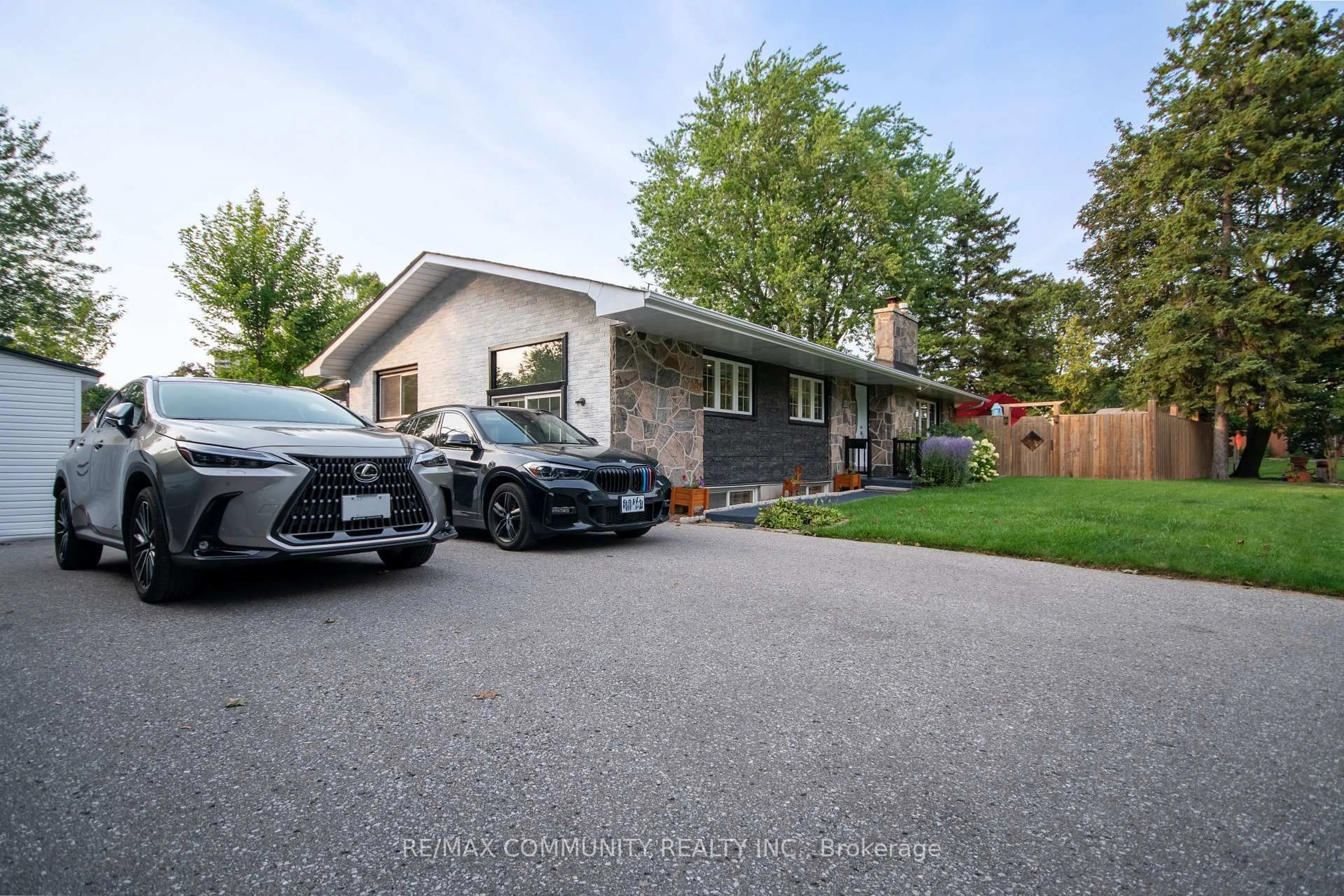A pic from outside/outdoor area/front of a property/back of a property/a pic from drone, street for 167 Simpson Rd, Ajax Ontario L1S 2V7