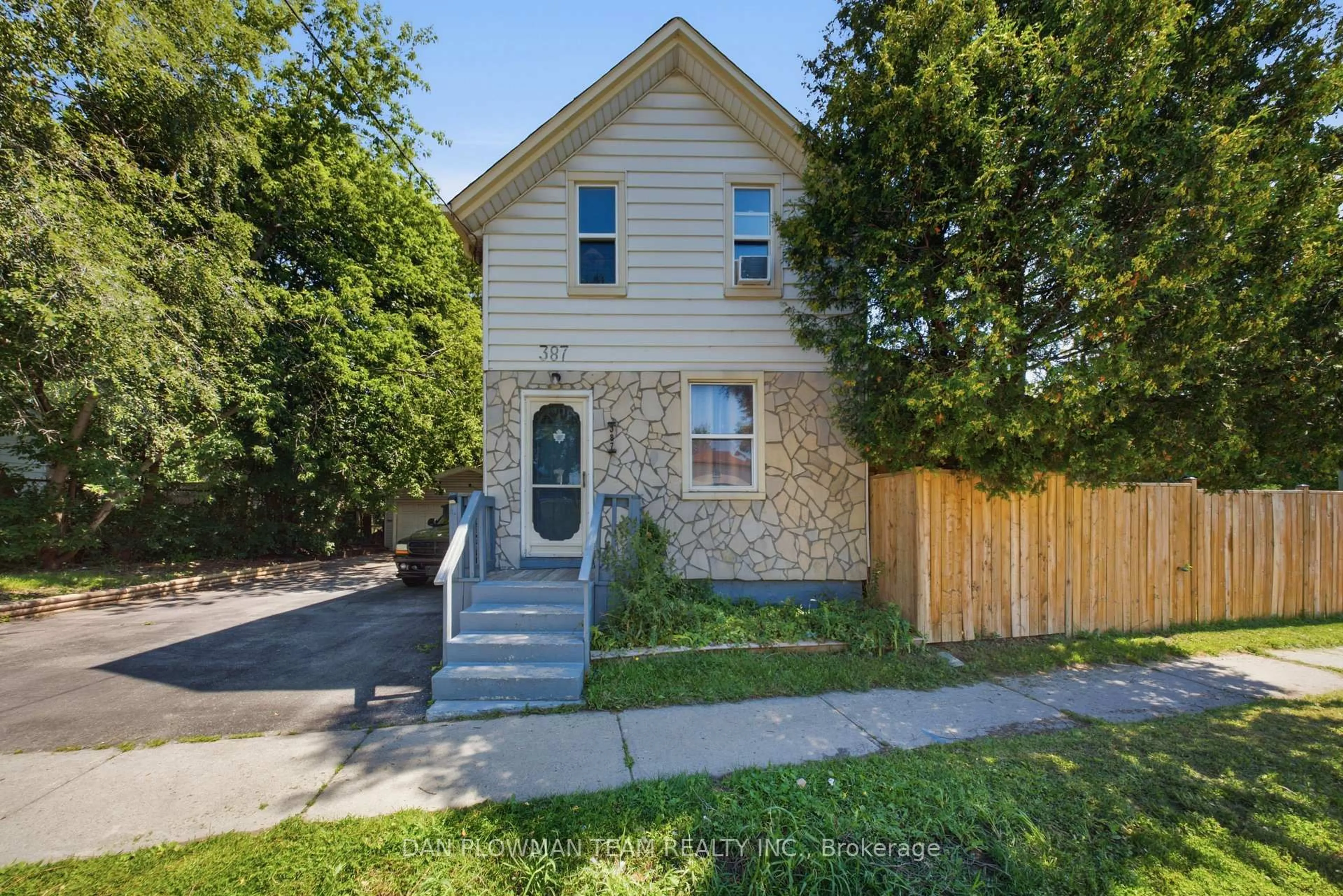 Unknown for 387 Albert St, Oshawa Ontario L1H 4S3