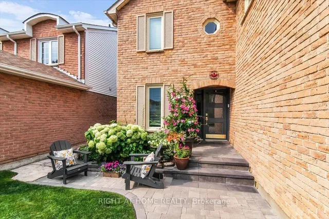 18 Bashford Rd, Ajax 3