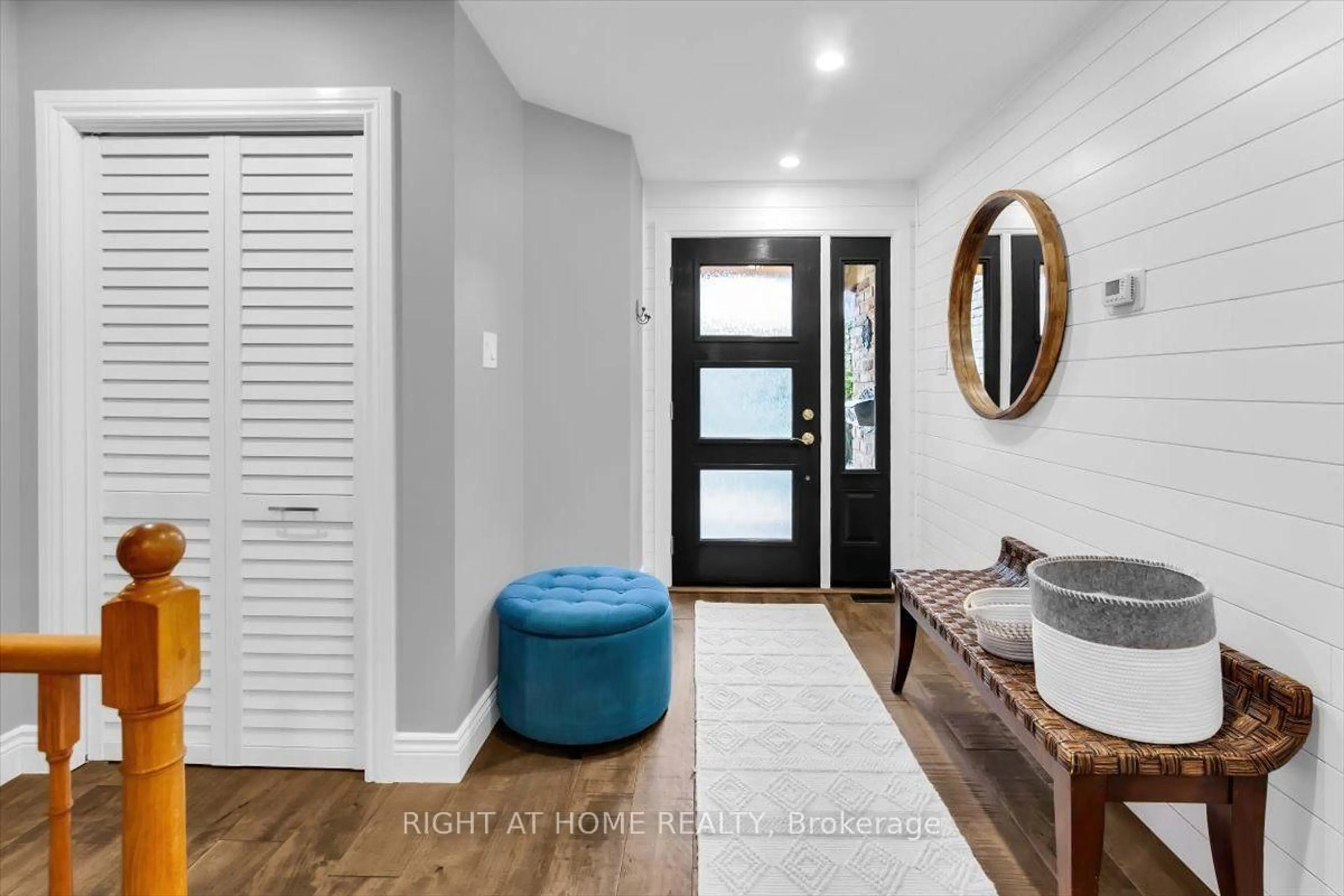 Indoor entryway for 18 Bashford Rd, Ajax Ontario L1S 3Y2