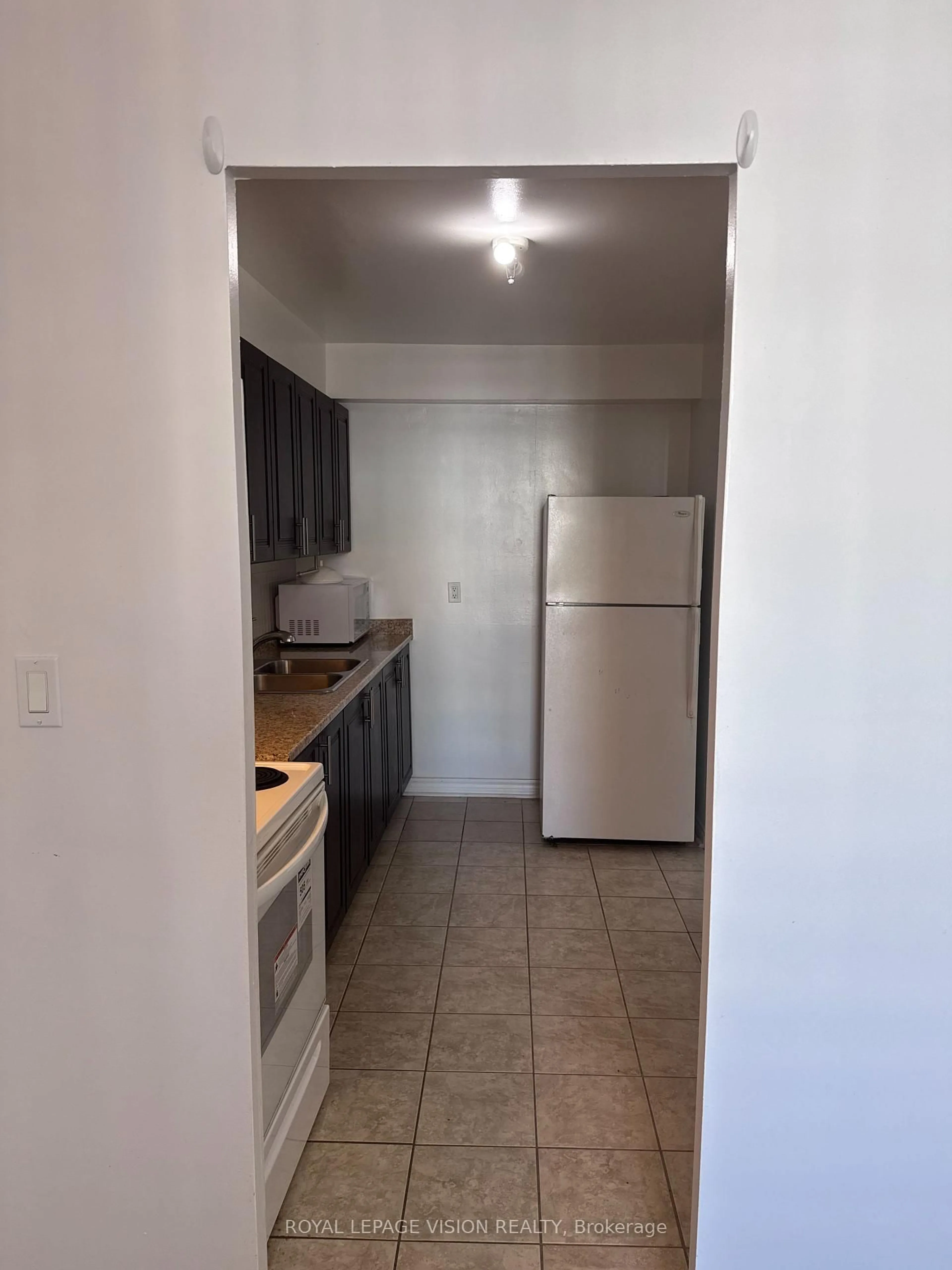 Standard kitchen, unknown for 5 Massey Sq #2801, Toronto Ontario M4C 5L6