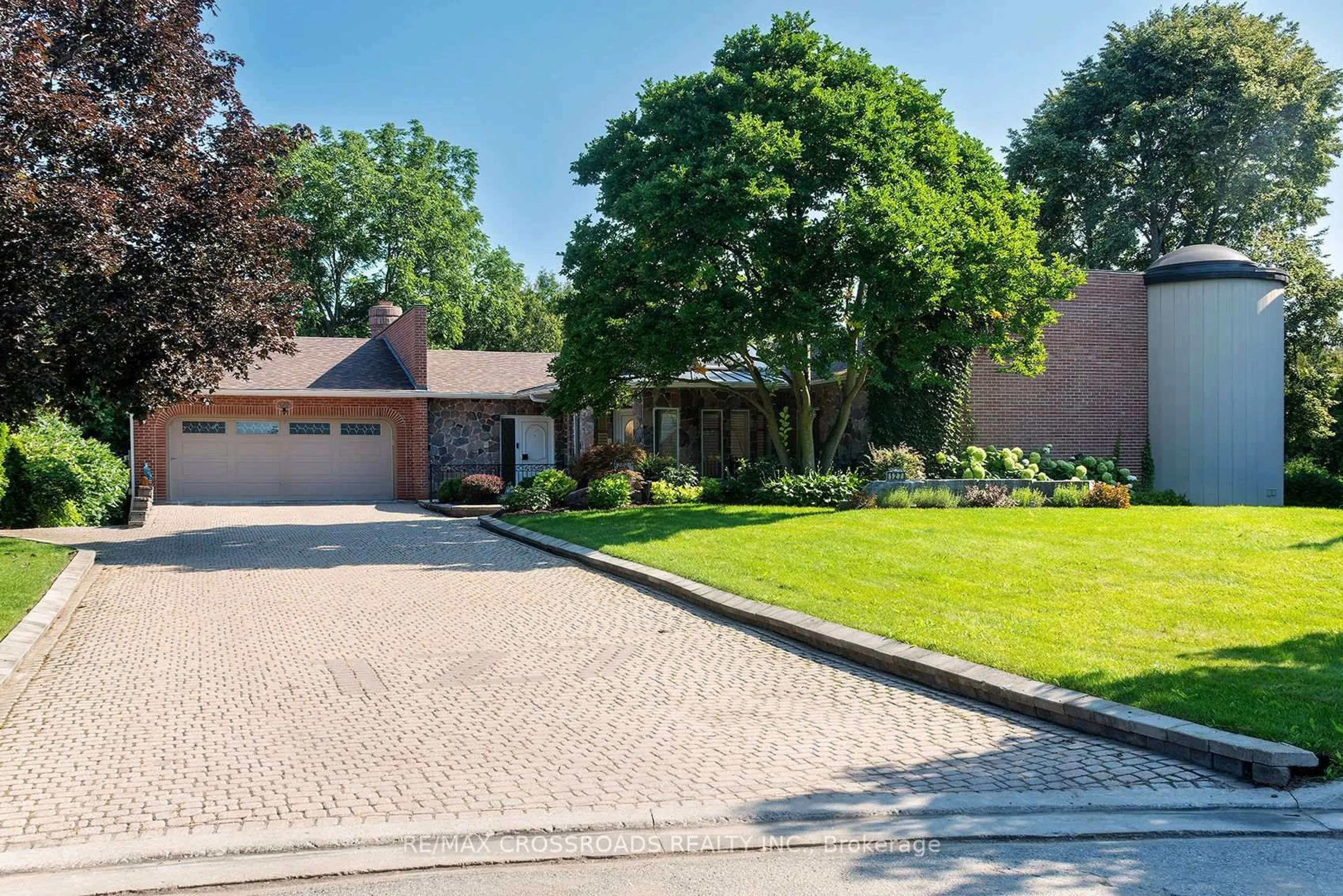Home with brick exterior material, street for 127 Taylorwood Crt, Oshawa Ontario L1G 7V7
