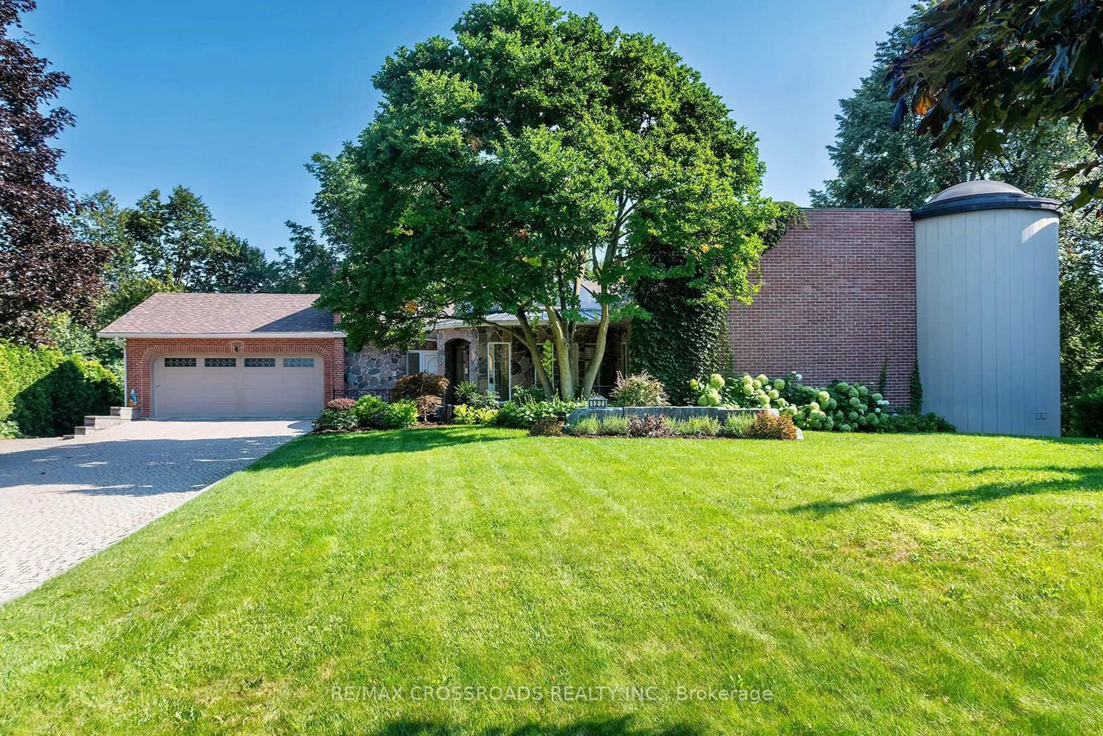 Home with brick exterior material, street for 127 Taylorwood Crt, Oshawa Ontario L1G 7V7