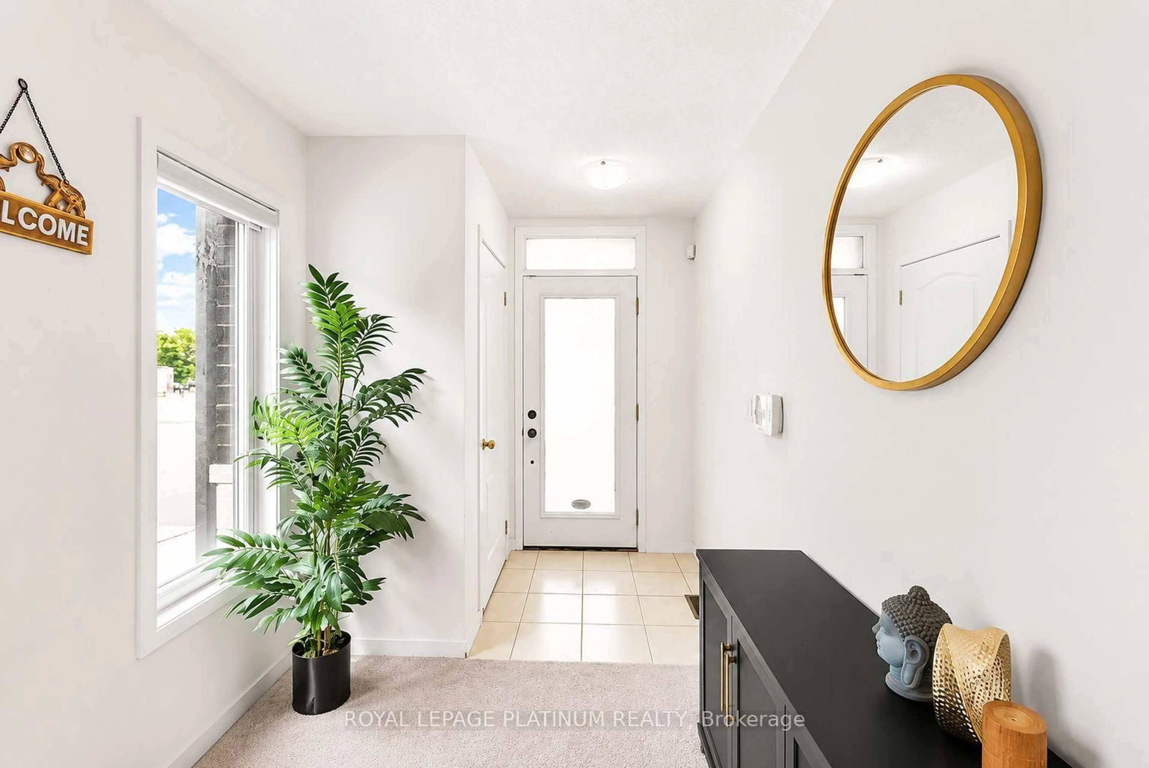 Indoor entryway for 895 KICKING HORSE Path, Oshawa Ontario L1J 0B4