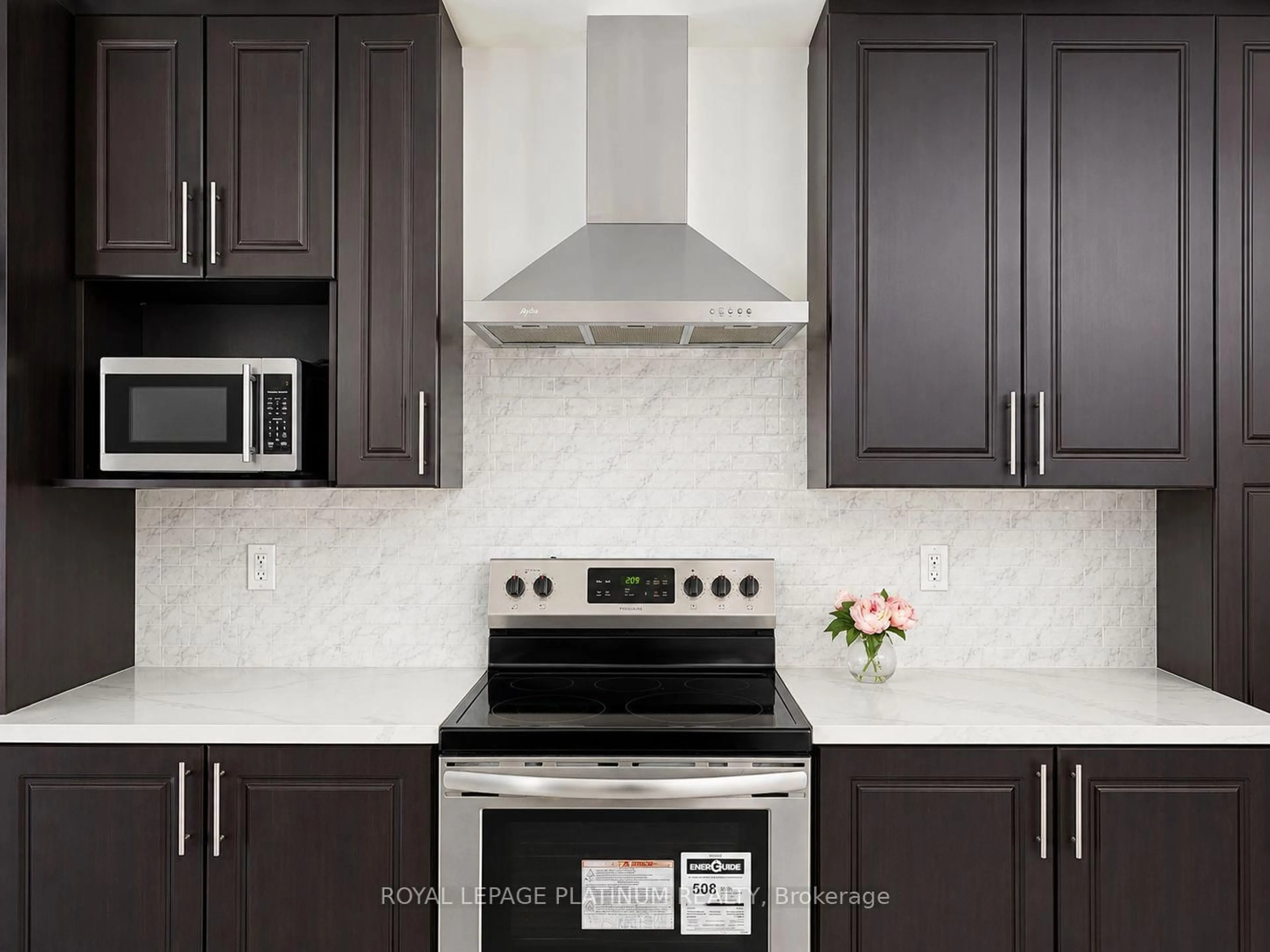 Contemporary kitchen, ceramic/tile floor for 895 KICKING HORSE Path, Oshawa Ontario L1J 0B4