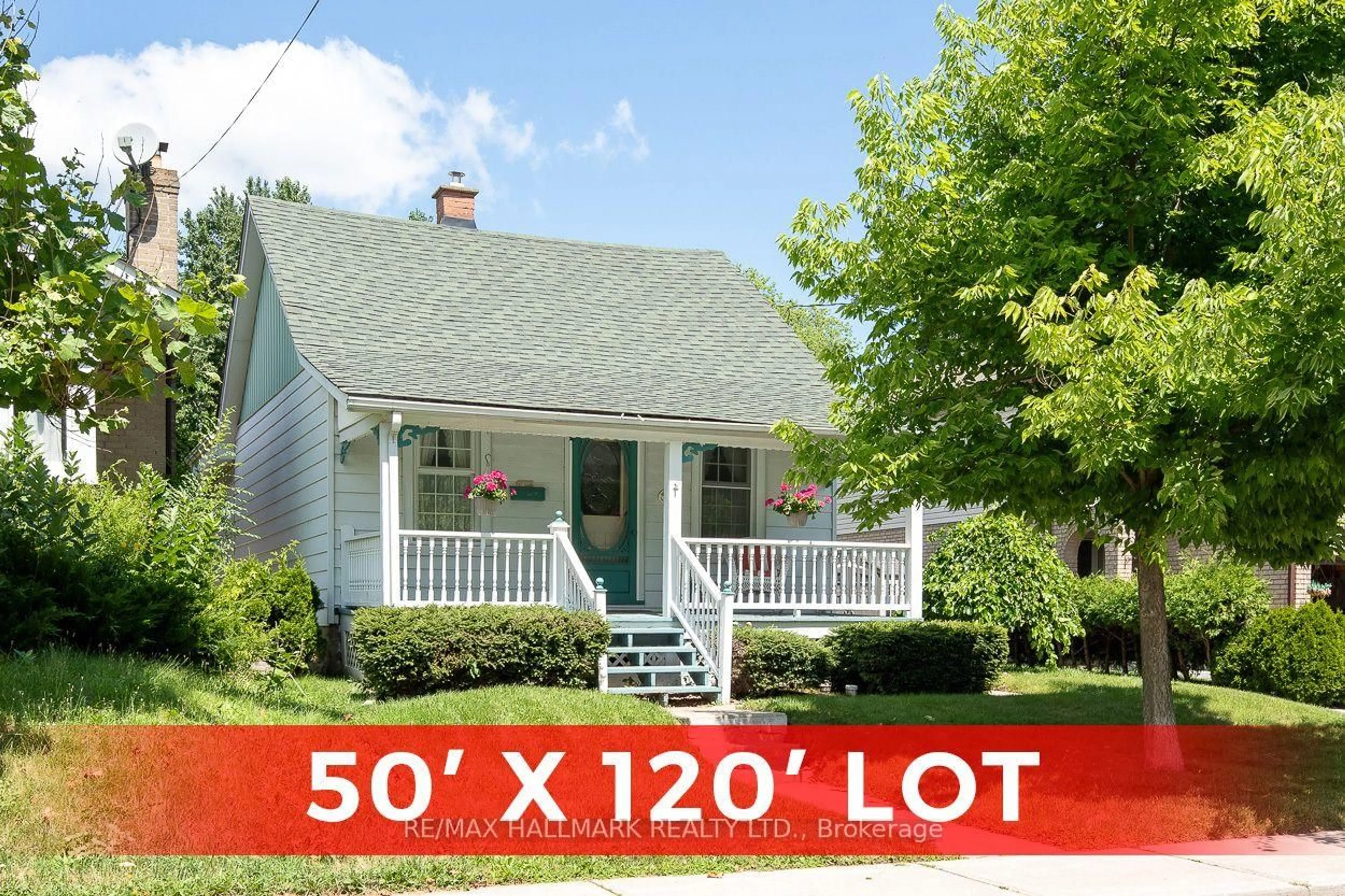 A pic from outside/outdoor area/front of a property/back of a property/a pic from drone, street for 40 Pinegrove Ave, Toronto Ontario M1N 2G5