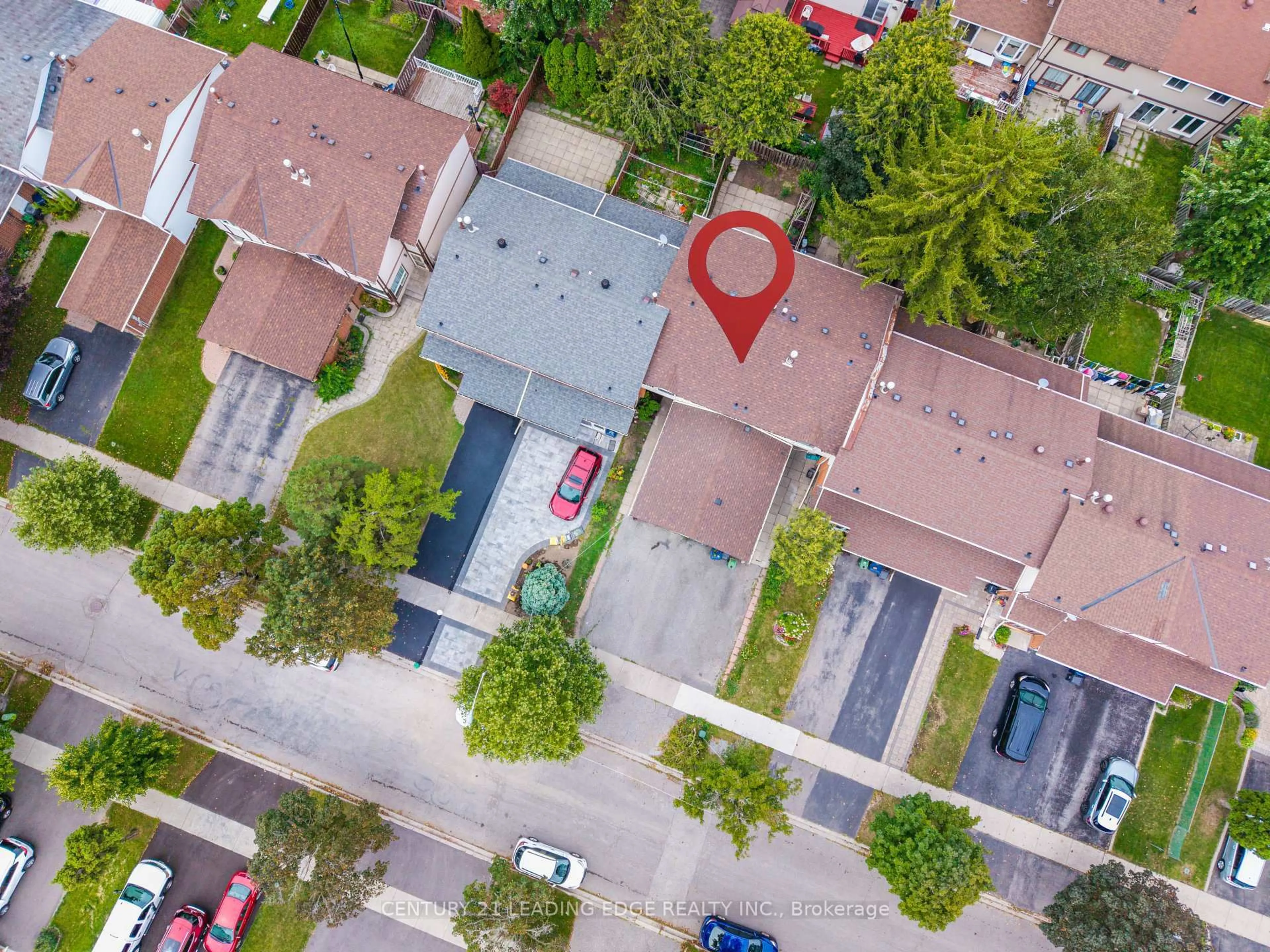 A pic from outside/outdoor area/front of a property/back of a property/a pic from drone, street for 109 Phalen Cres, Toronto Ontario M1V 1Y5