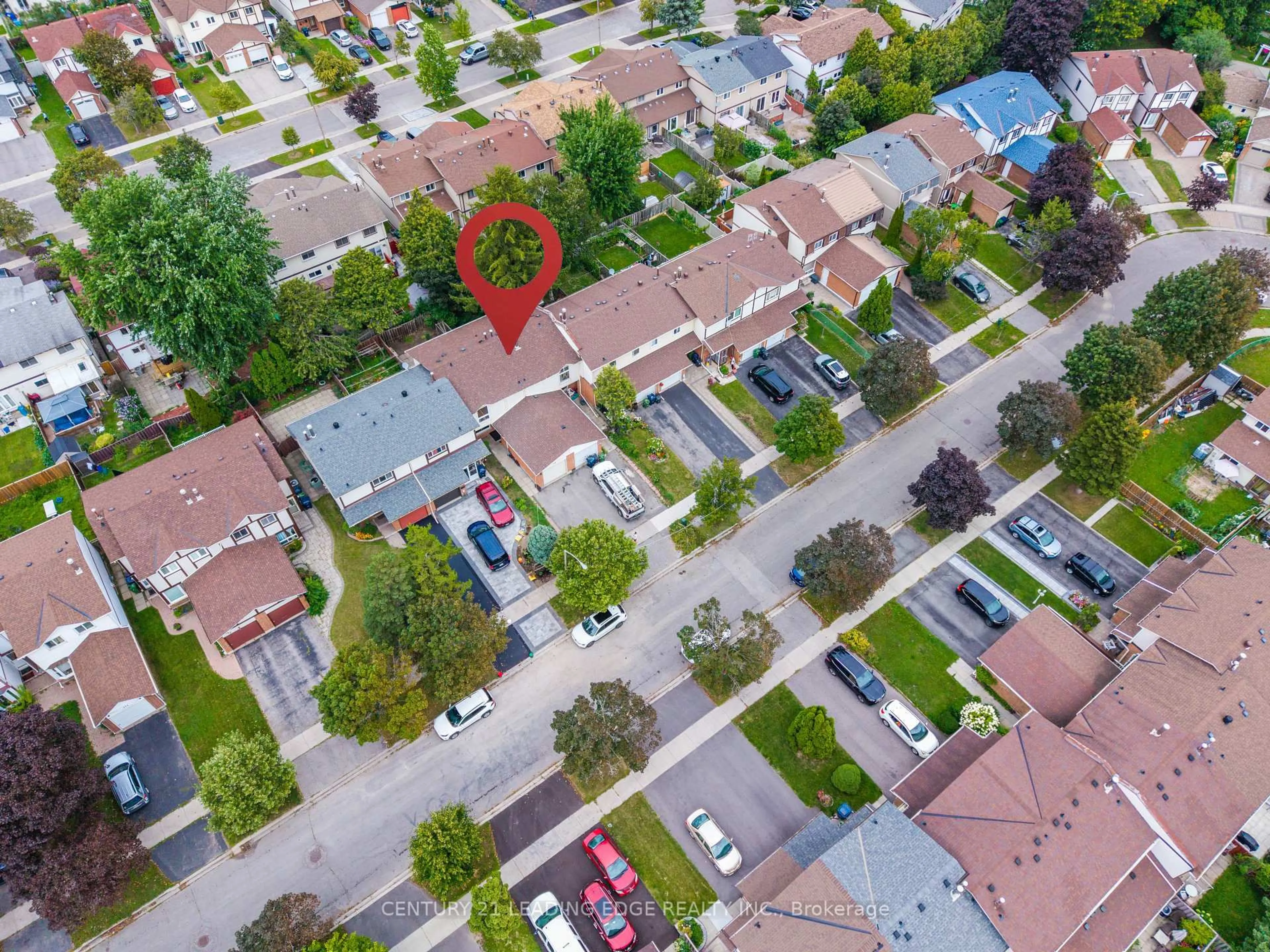 A pic from outside/outdoor area/front of a property/back of a property/a pic from drone, street for 109 Phalen Cres, Toronto Ontario M1V 1Y5