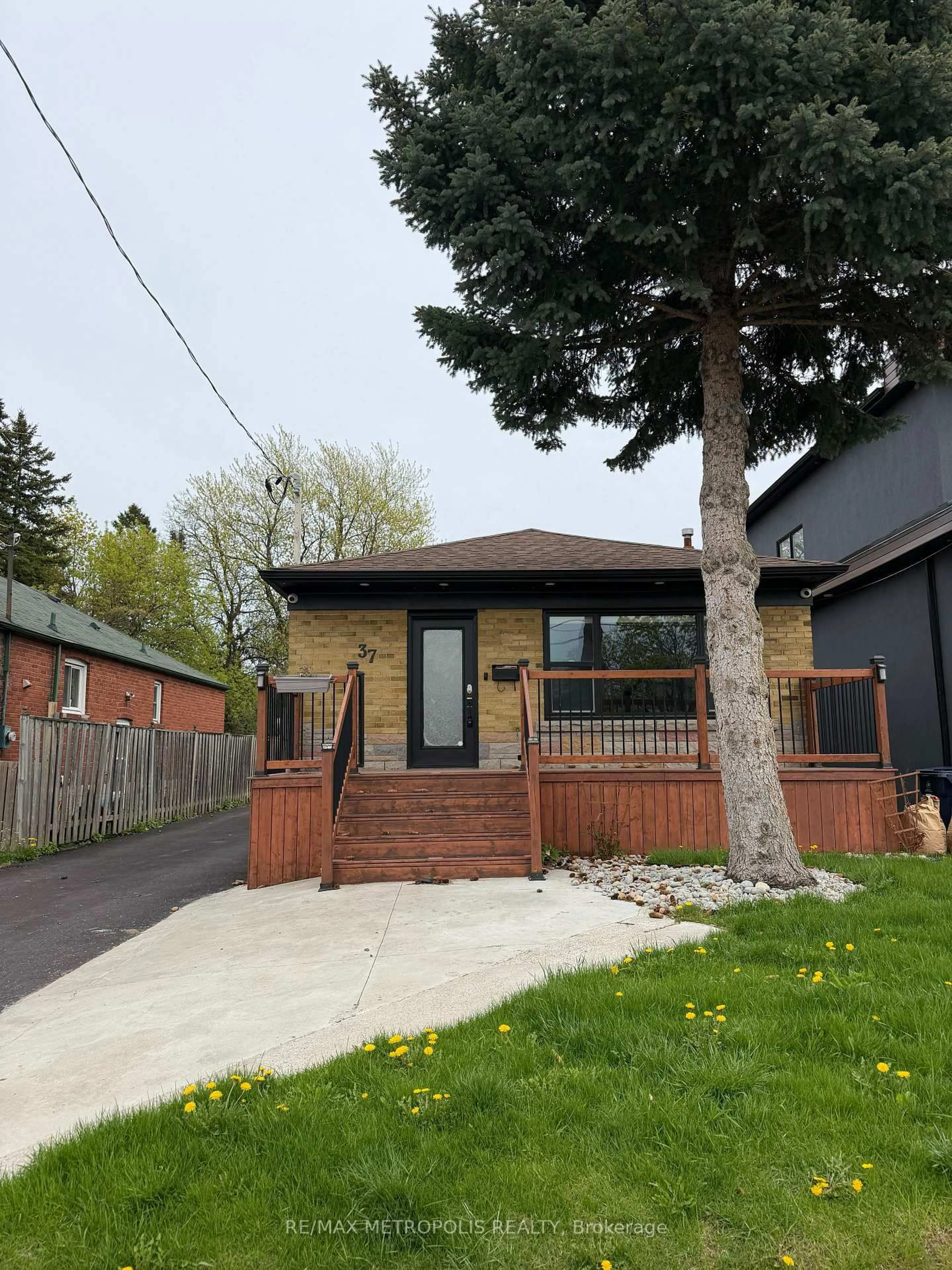 Home with brick exterior material, street for 37 Lynvalley Cres, Toronto Ontario M1R 2V1