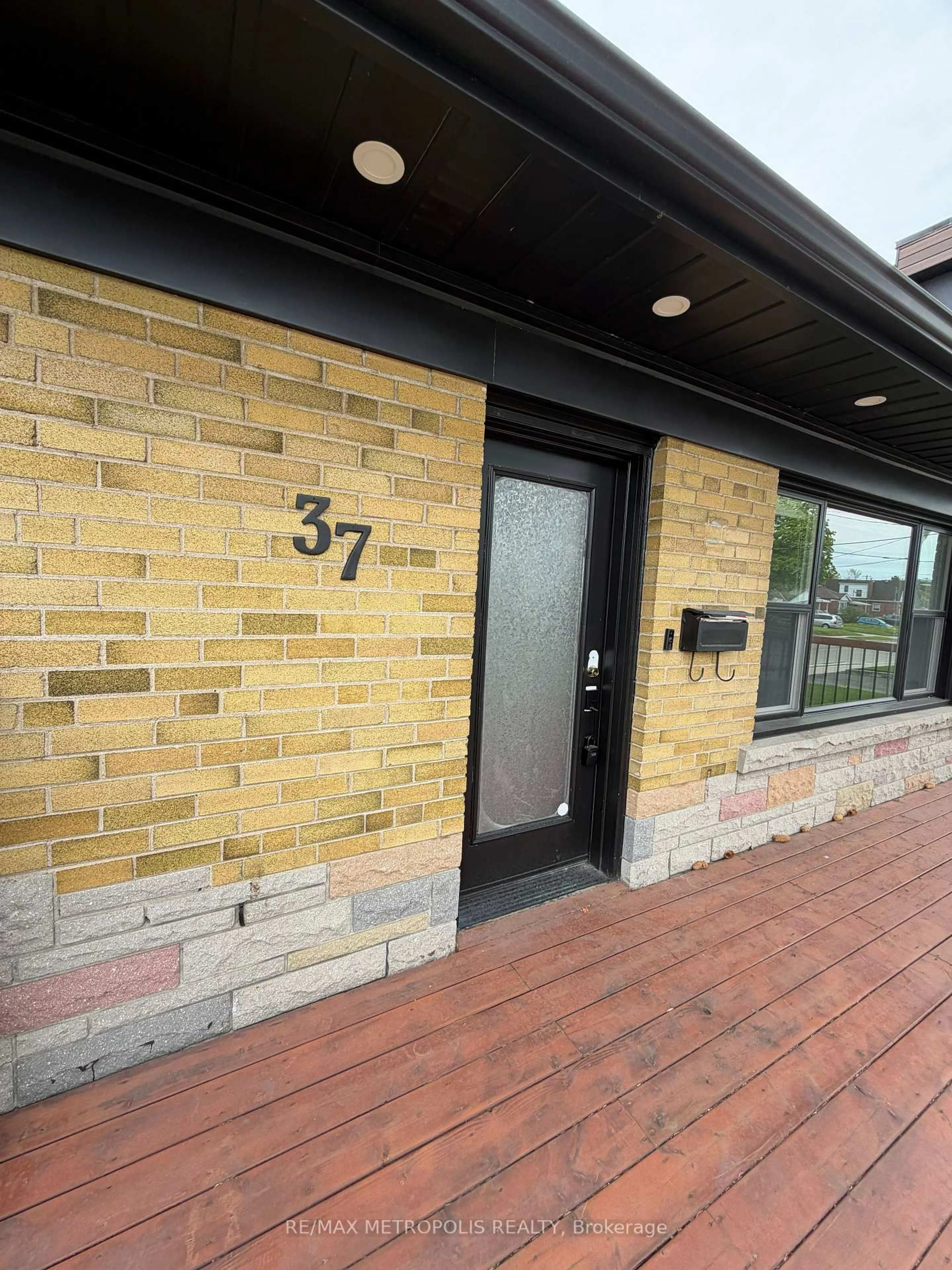 Home with brick exterior material, building for 37 Lynvalley Cres, Toronto Ontario M1R 2V1