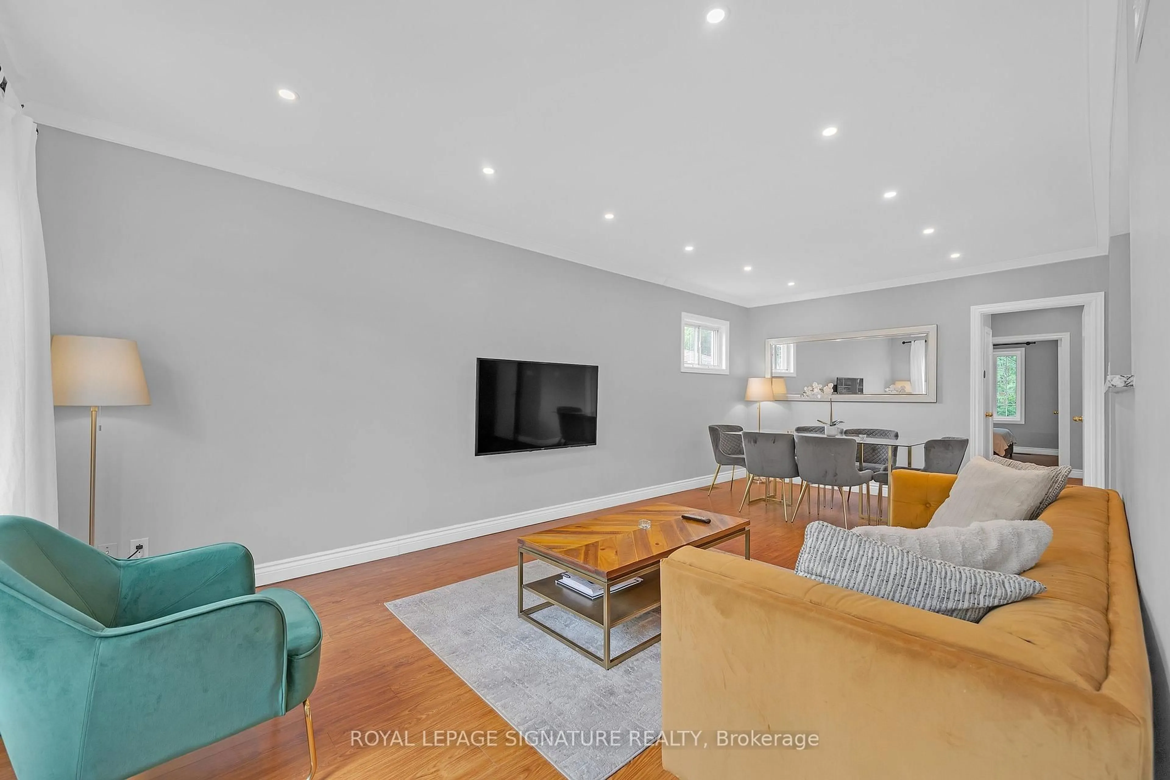 Living room with furniture, unknown for 118 Rexleigh Dr, Toronto Ontario M4B 2N3