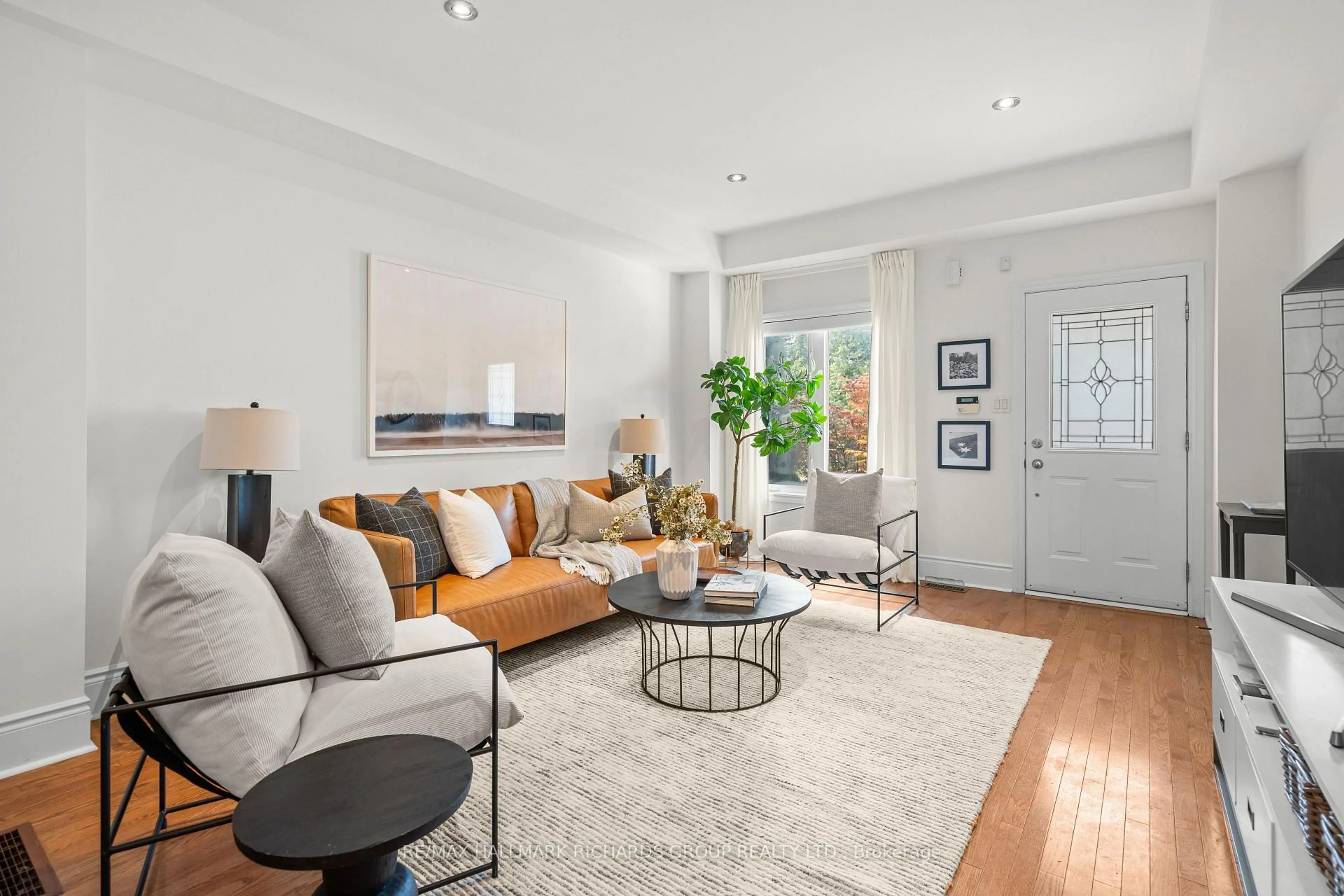Living room with furniture, unknown for 287 Kingston Rd, Toronto Ontario M4L 1T6