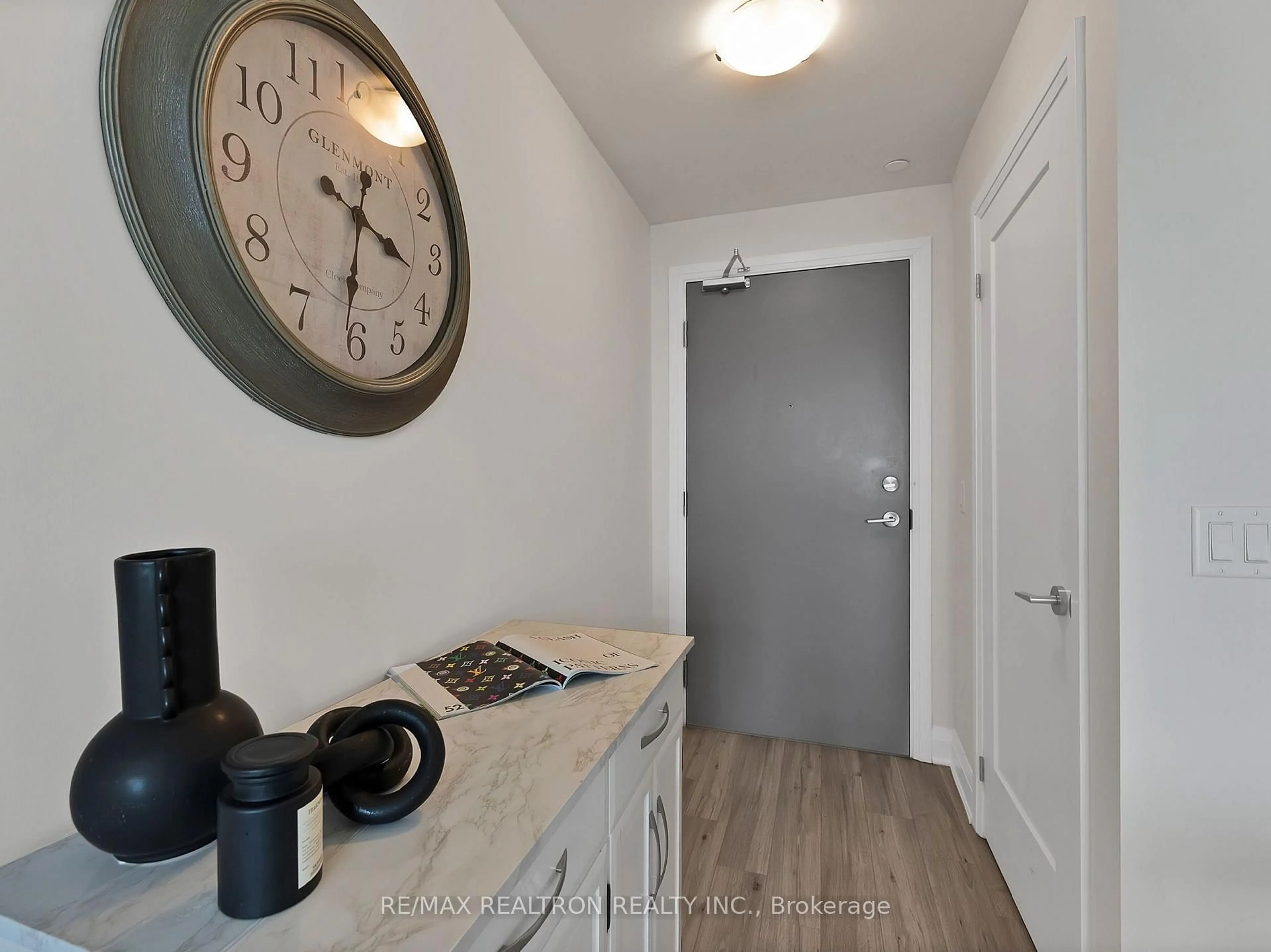 Indoor entryway for 3220 Sheppard Ave #1702, Toronto Ontario M1T 0B7