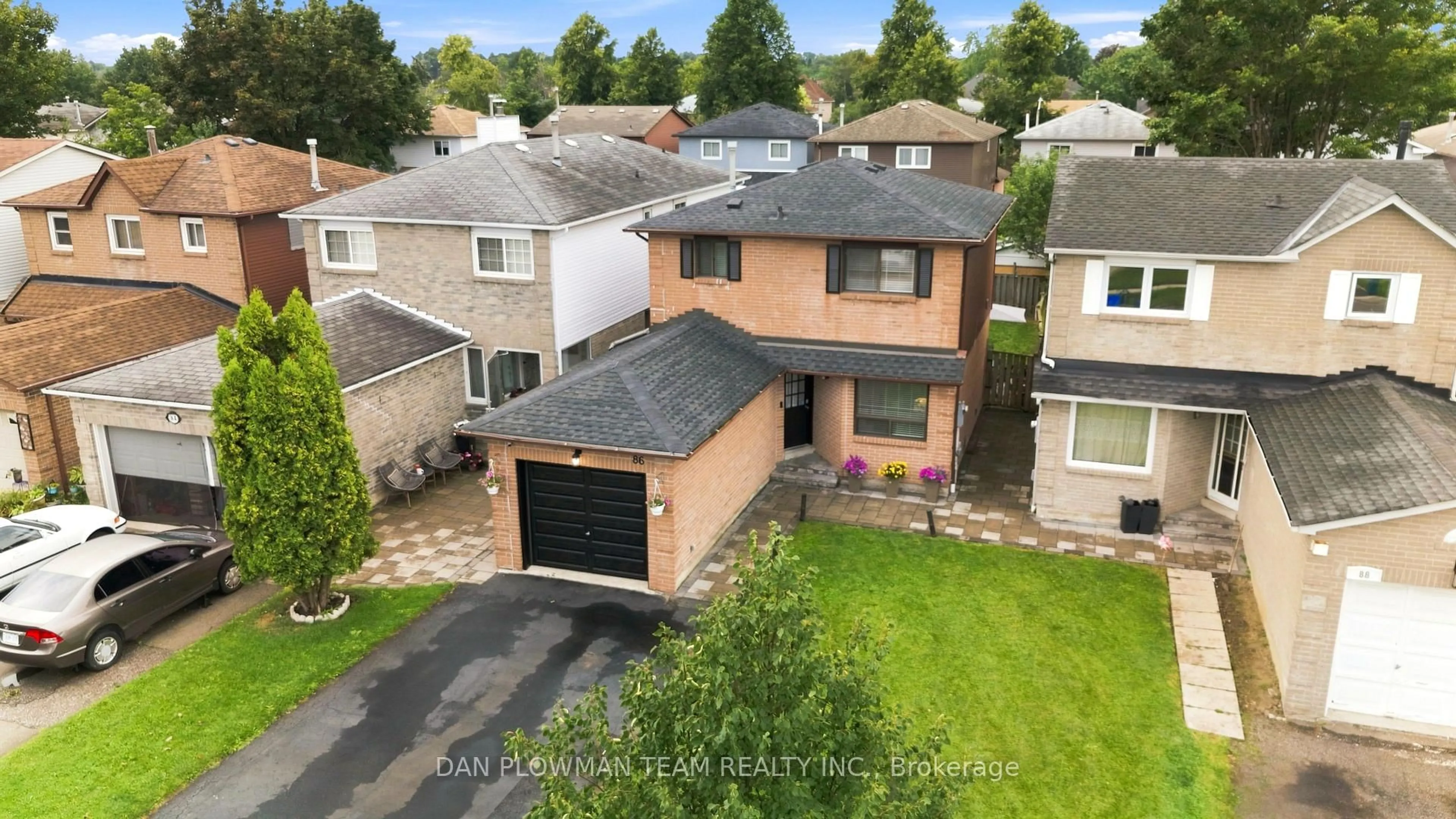 A pic from outside/outdoor area/front of a property/back of a property/a pic from drone, street for 86 Barnes Dr, Ajax Ontario L1S 5E5