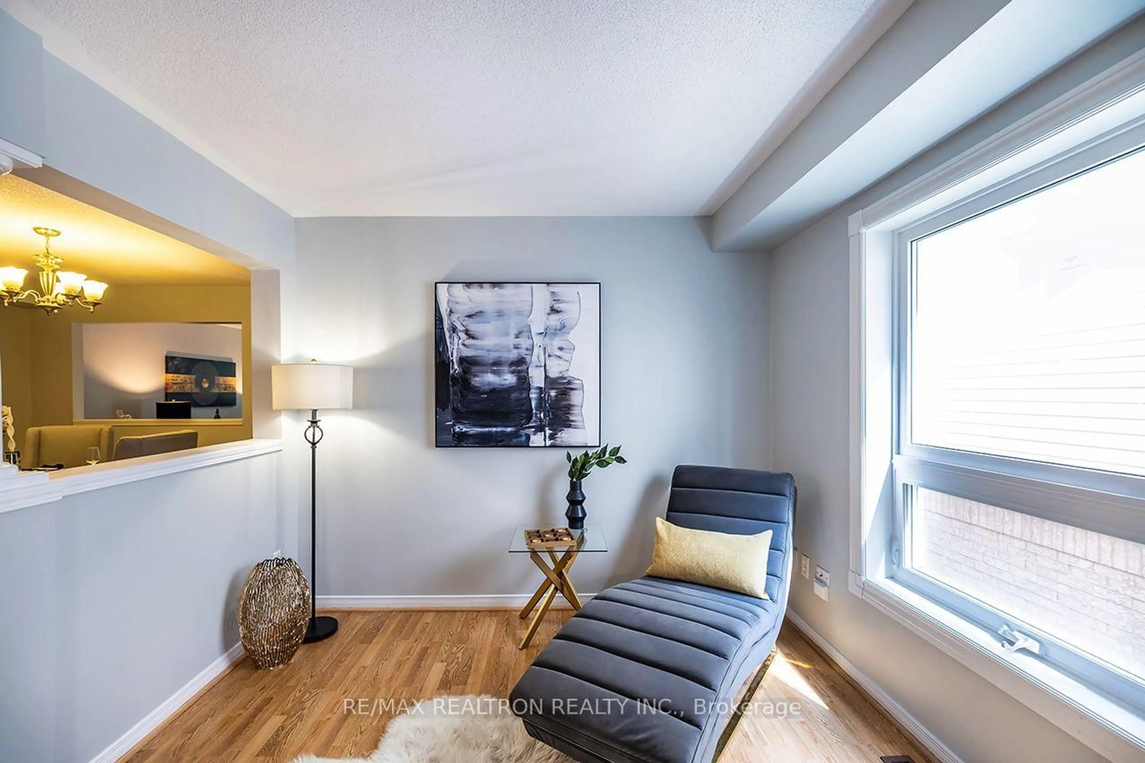 Living room with furniture, wood/laminate floor for 82 Beachgrove Cres, Whitby Ontario L1R 3G3