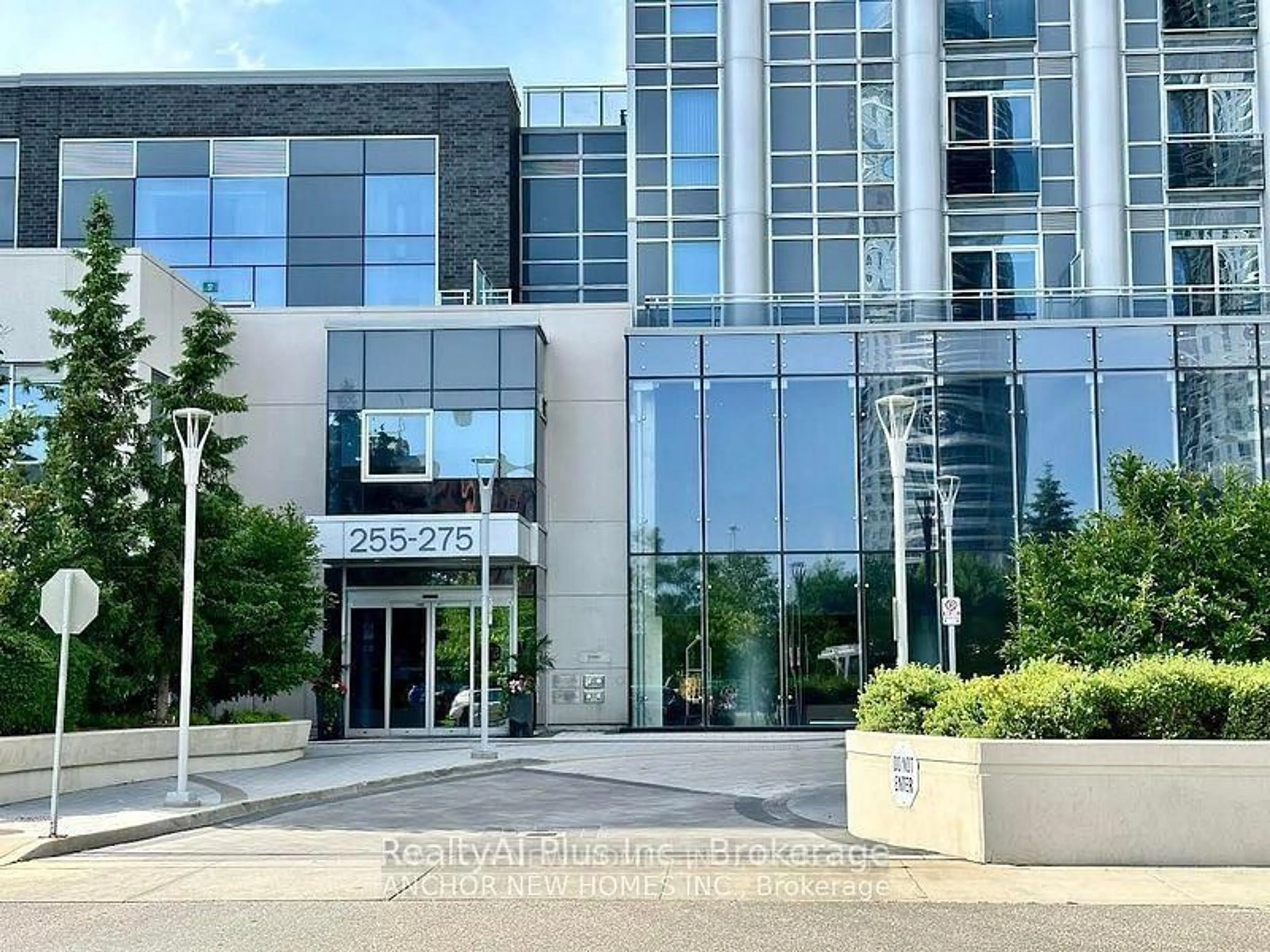 Indoor foyer for 721 Village Green Sq #721, Toronto Ontario M1S 0L8