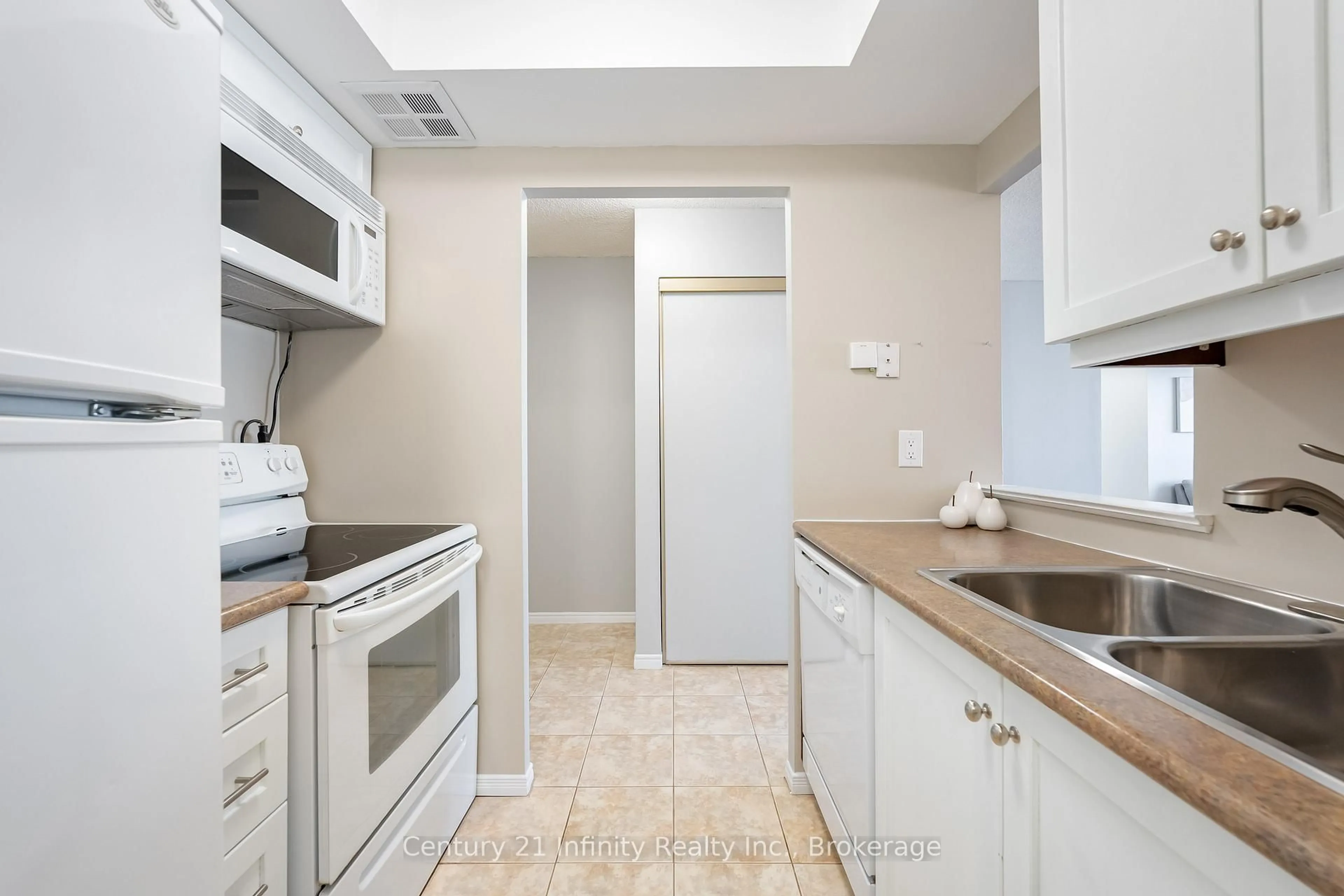 Standard kitchen, ceramic/tile floor for 5 Greystone Walk Dr #1206, Toronto Ontario M1K 5J5