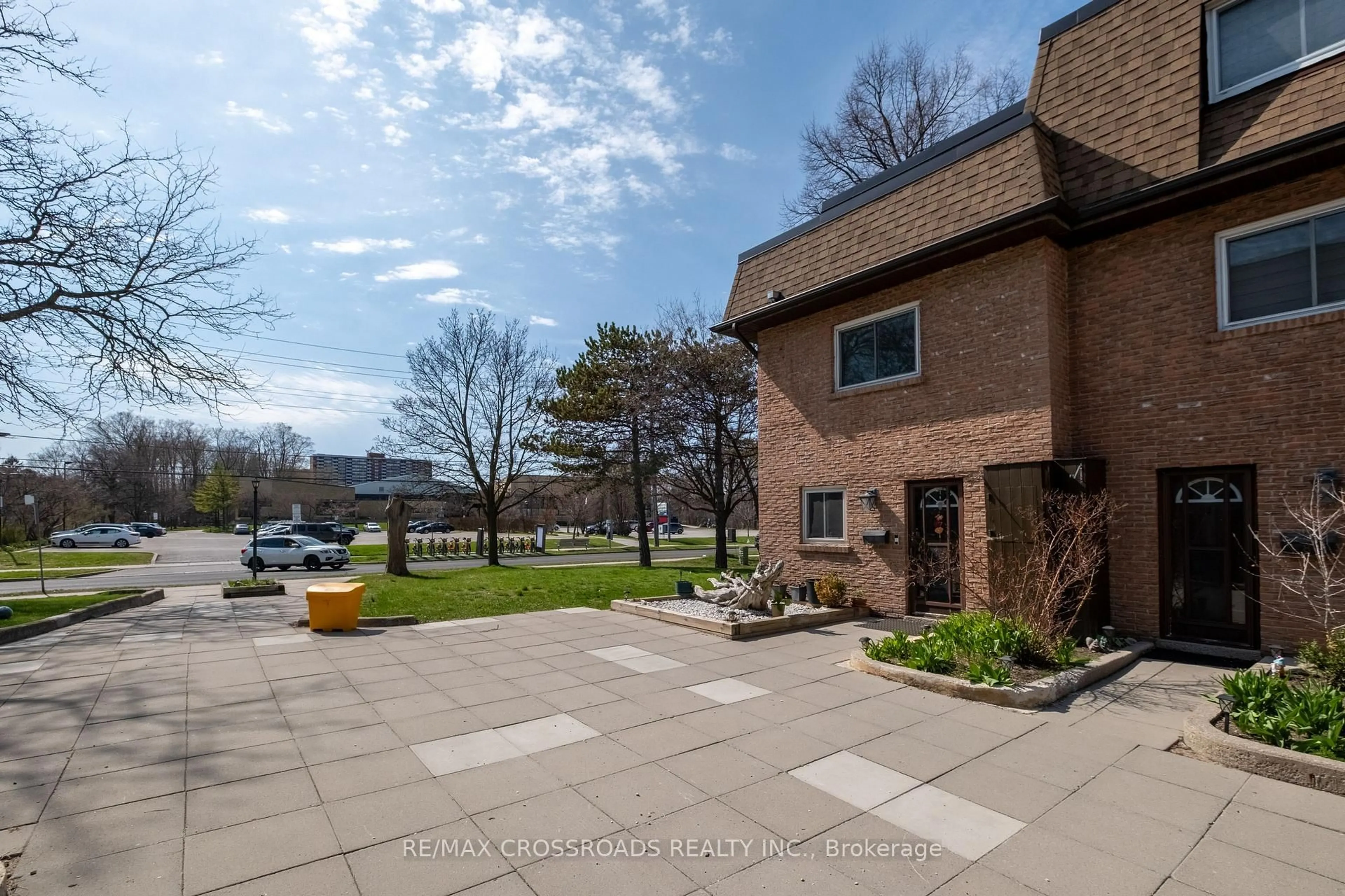 Patio, street for 20 Hainford St #7, Toronto Ontario M1E 4X8