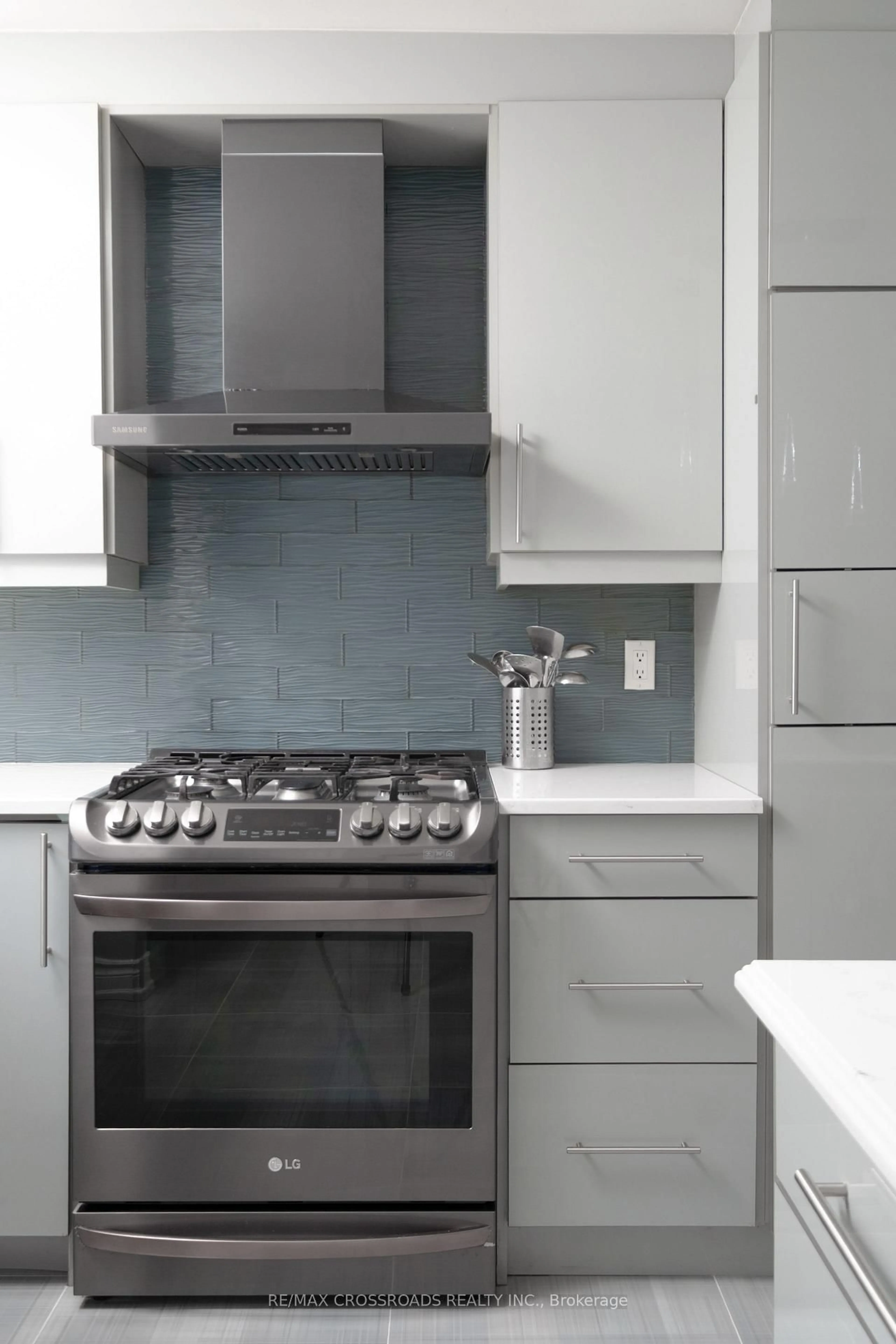 Contemporary kitchen, ceramic/tile floor for 20 Hainford St #7, Toronto Ontario M1E 4X8