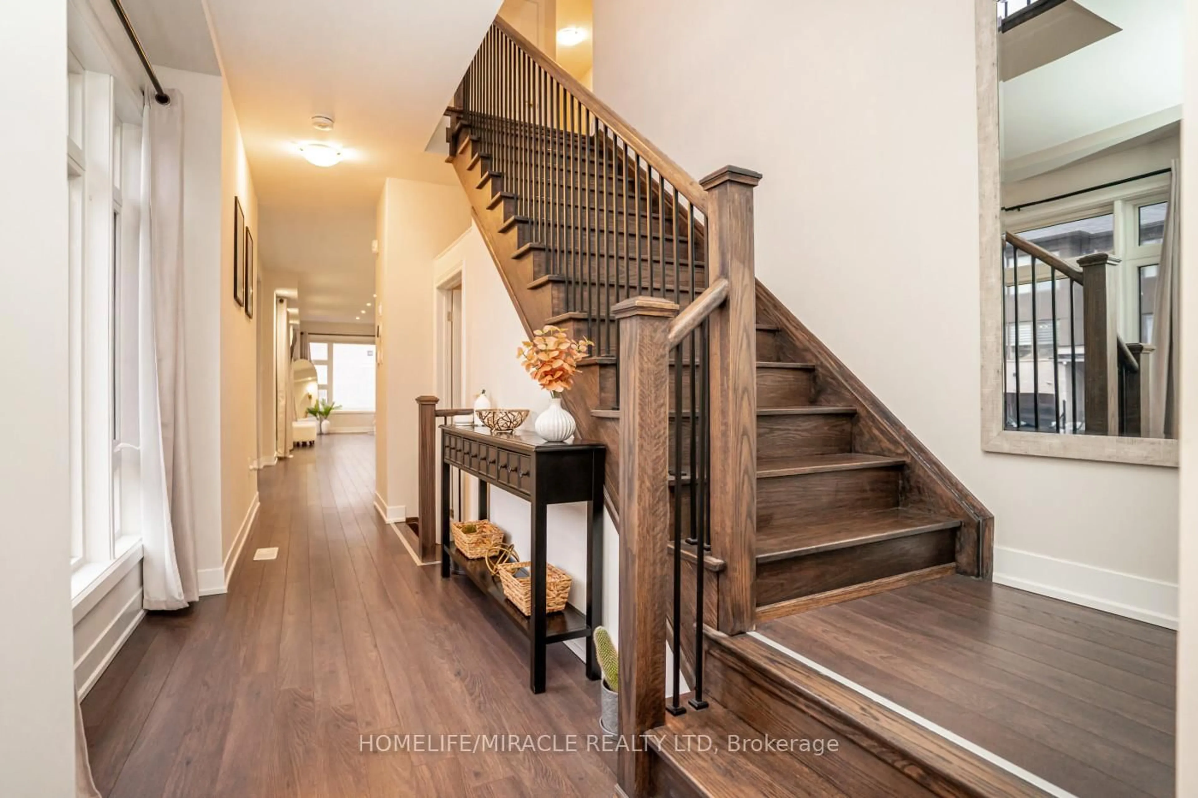 Indoor entryway for 58 Donald Fleming Way #136, Whitby Ontario L1R 0N8