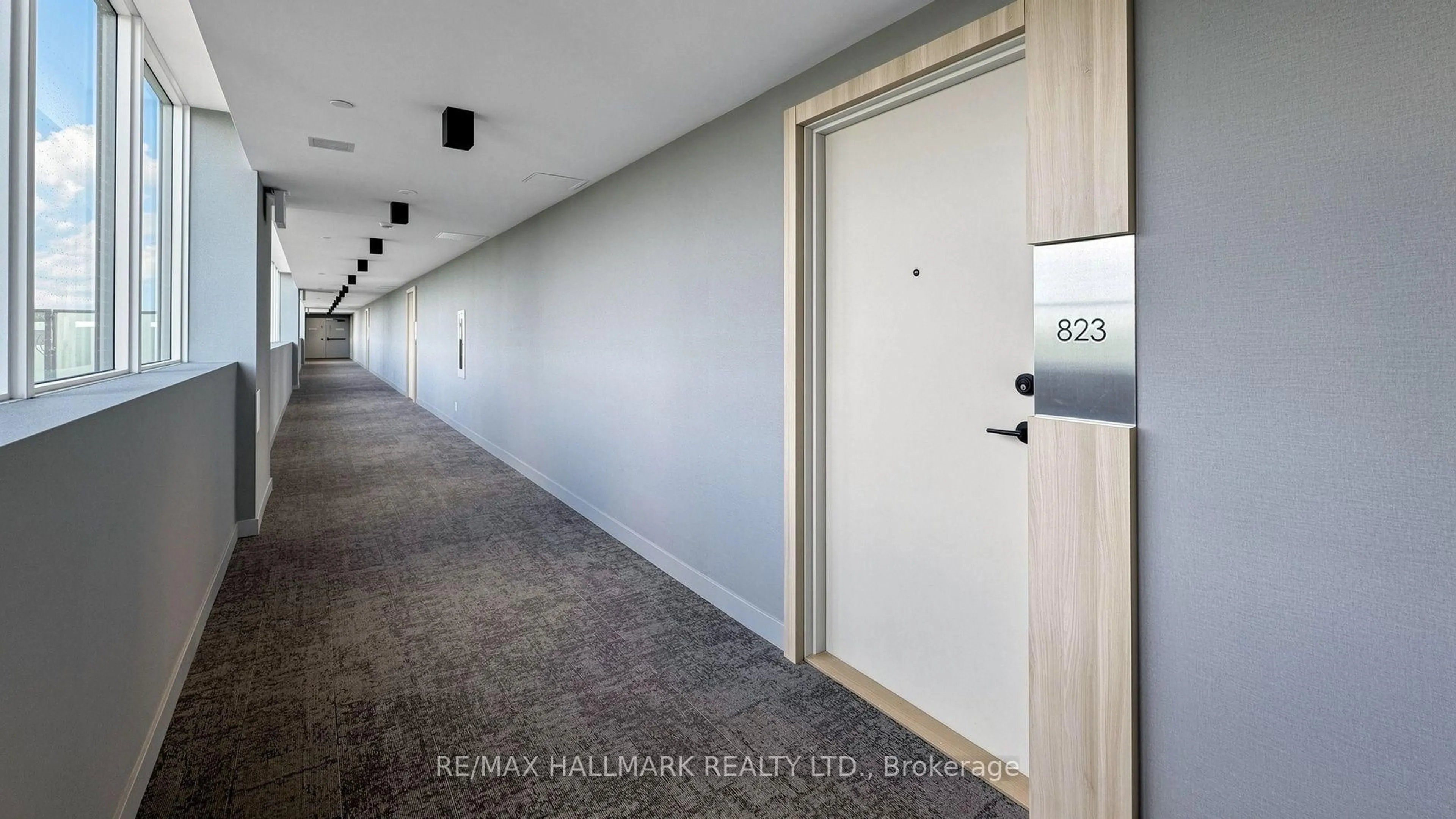 Indoor foyer for 1050 Eastern Ave #823, Toronto Ontario M4L 0B7