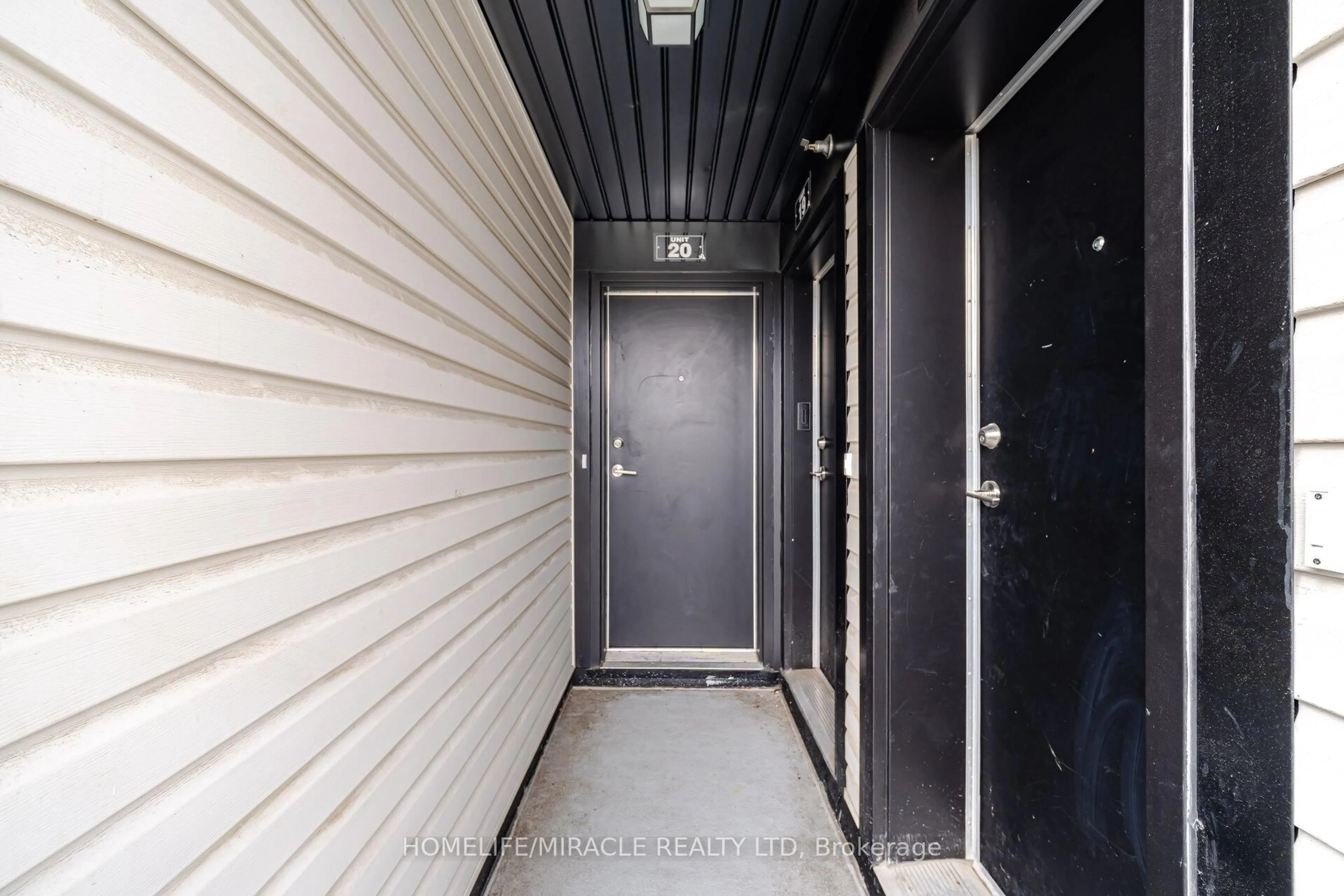 Indoor foyer for 30 Liben Way #20, Toronto Ontario M1B 0E8