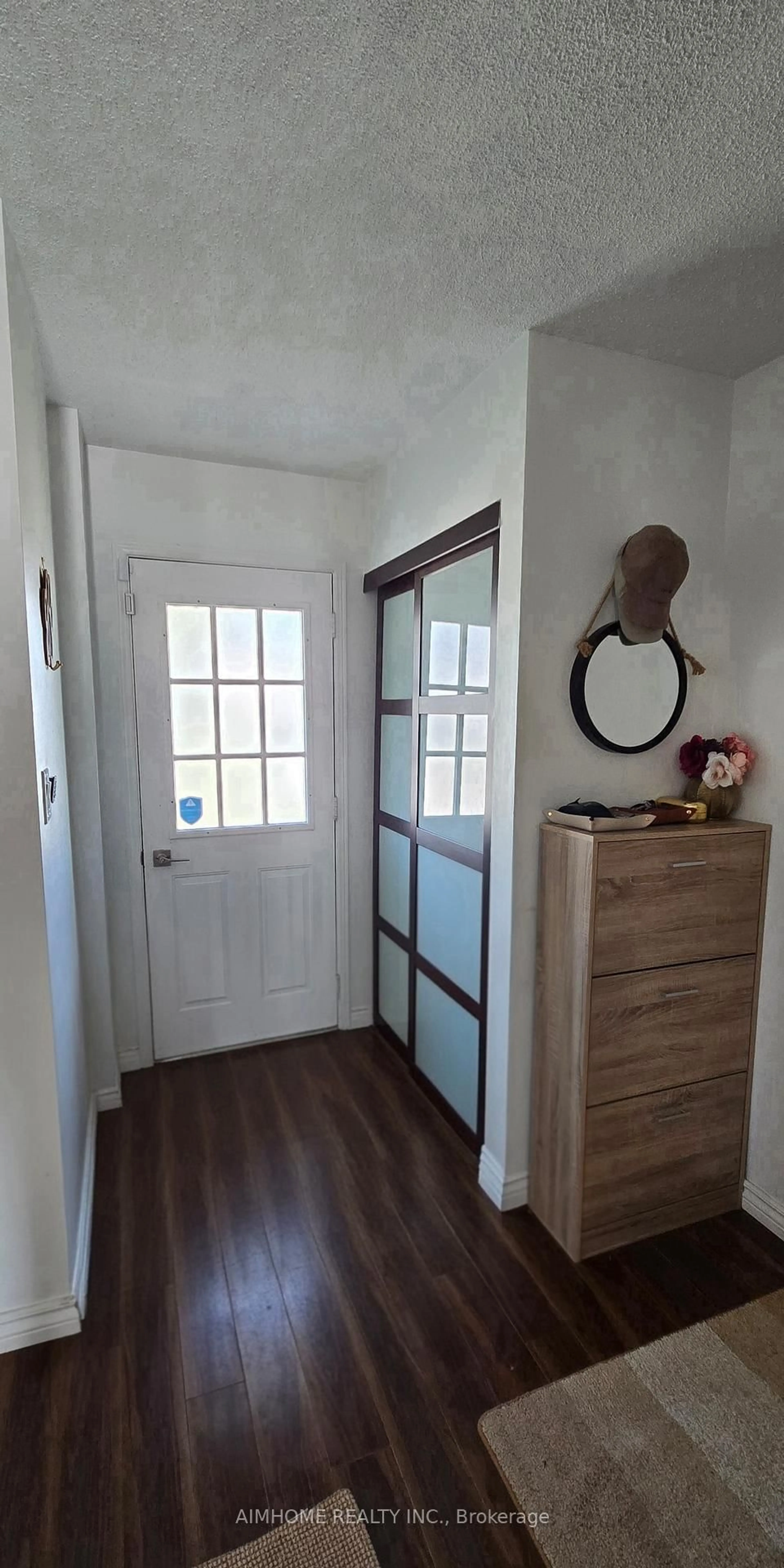 Indoor entryway for 854 Attersley Dr, Oshawa Ontario L1K 1T9