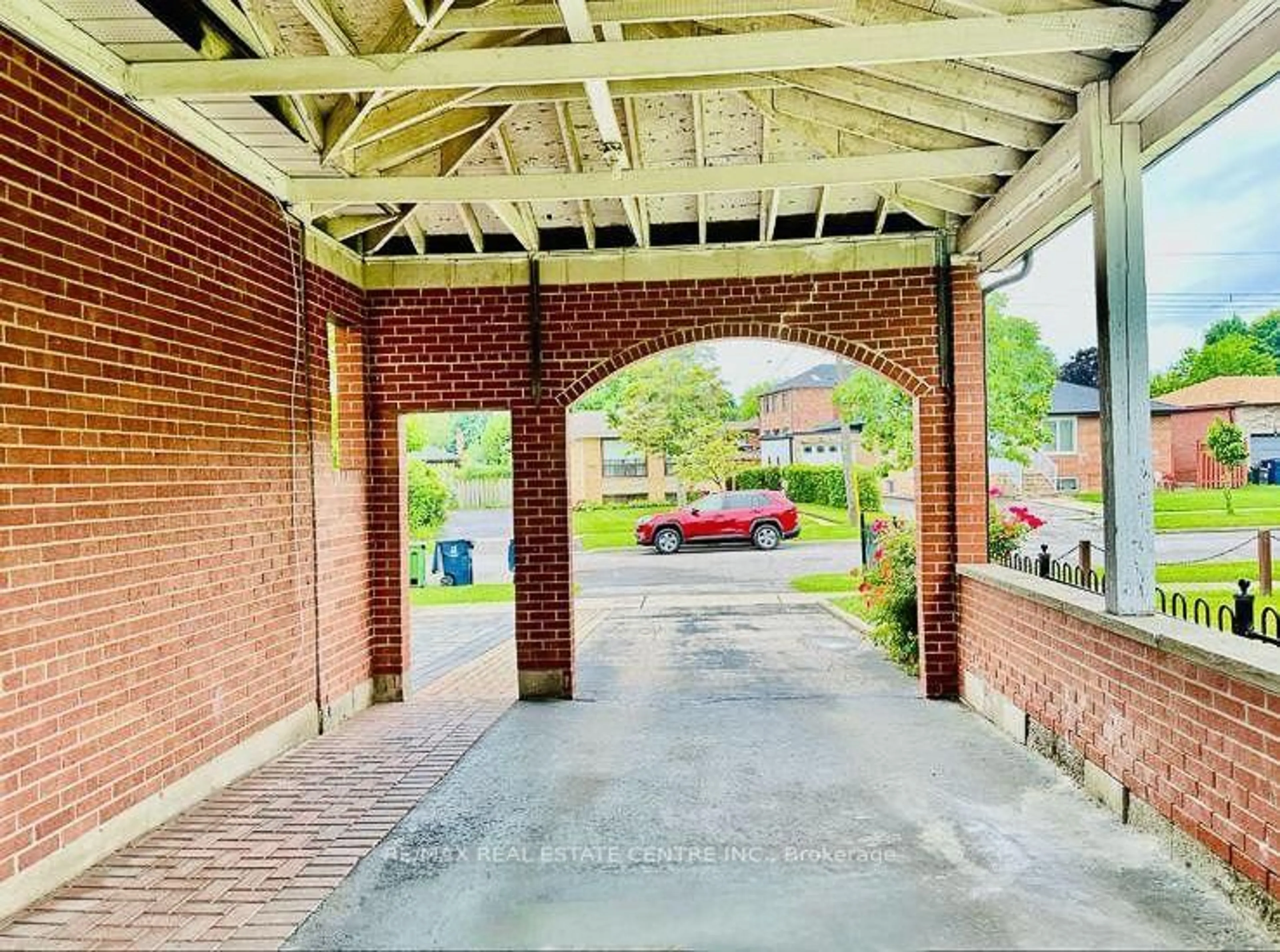 Indoor foyer for 22 Beran Dr, Toronto Ontario M1G 1G1