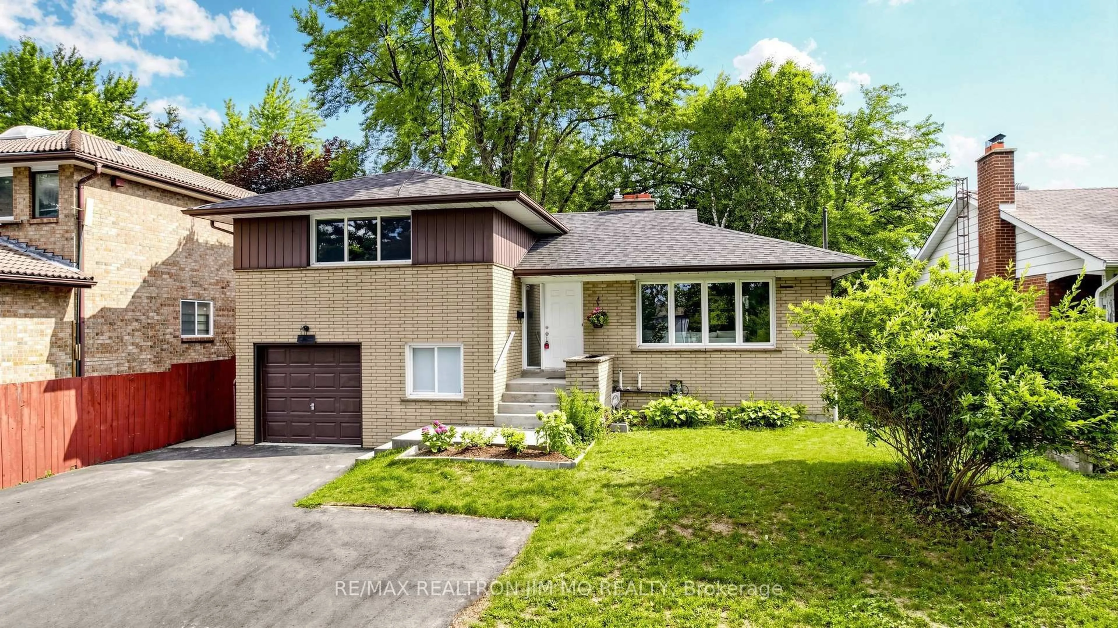 Home with brick exterior material, street for 2571 Kennedy Rd, Toronto Ontario M1T 3H4