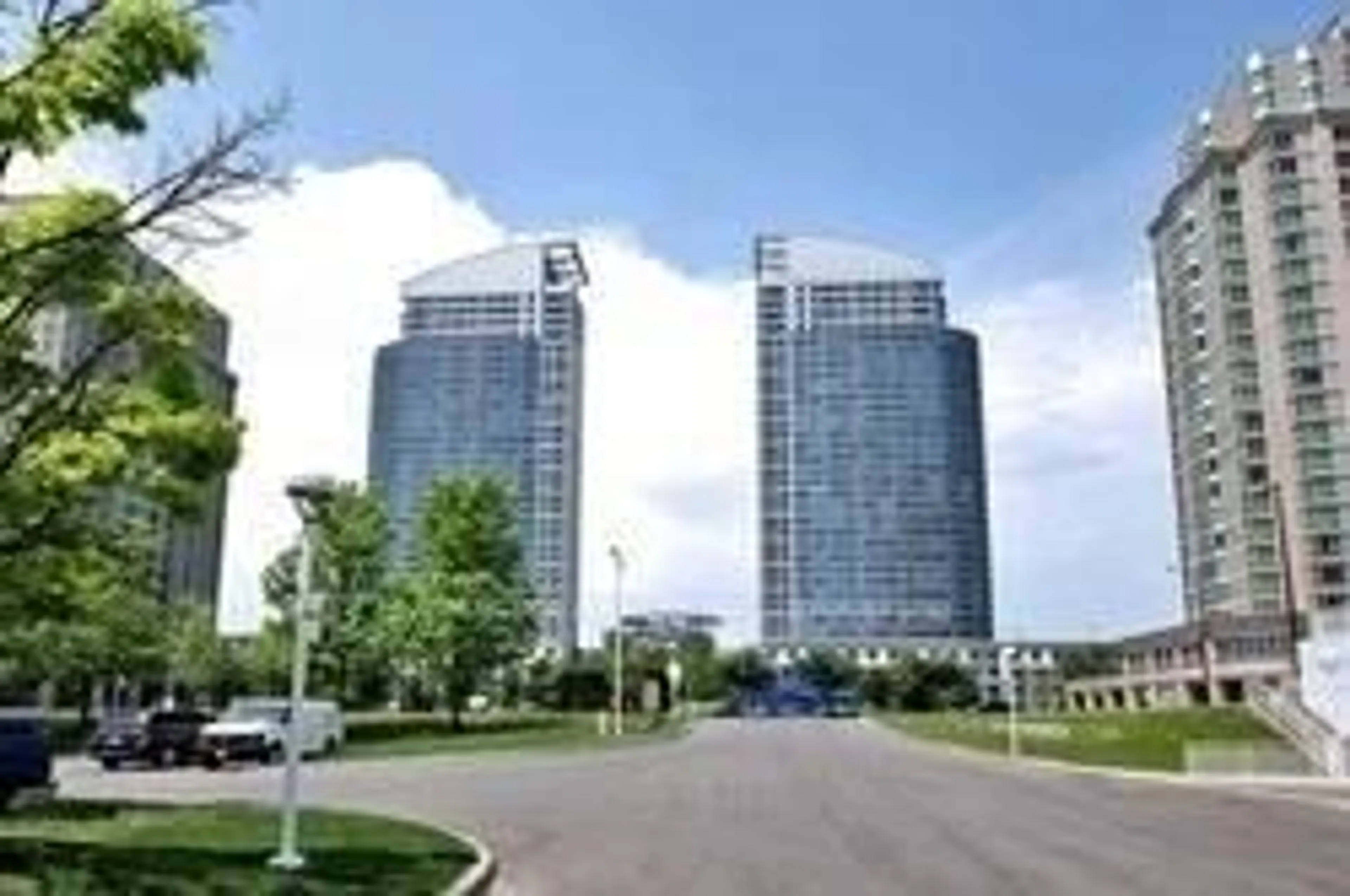 Blurry image for 38 Lee Centre Dr #Th 330, Toronto Ontario M1H 3J7