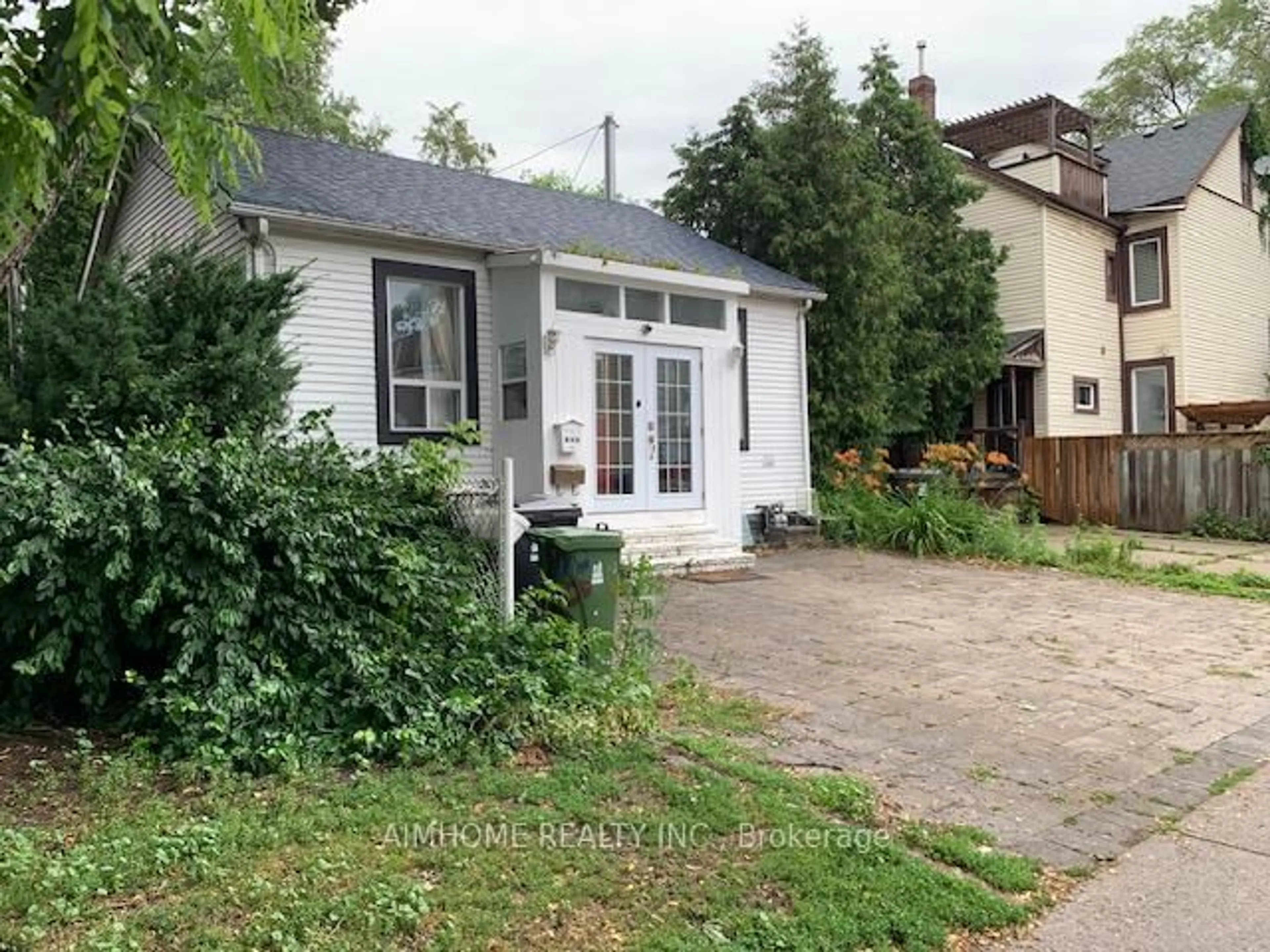 Unknown for 966 Dundas St, Toronto Ontario M4M 1R5