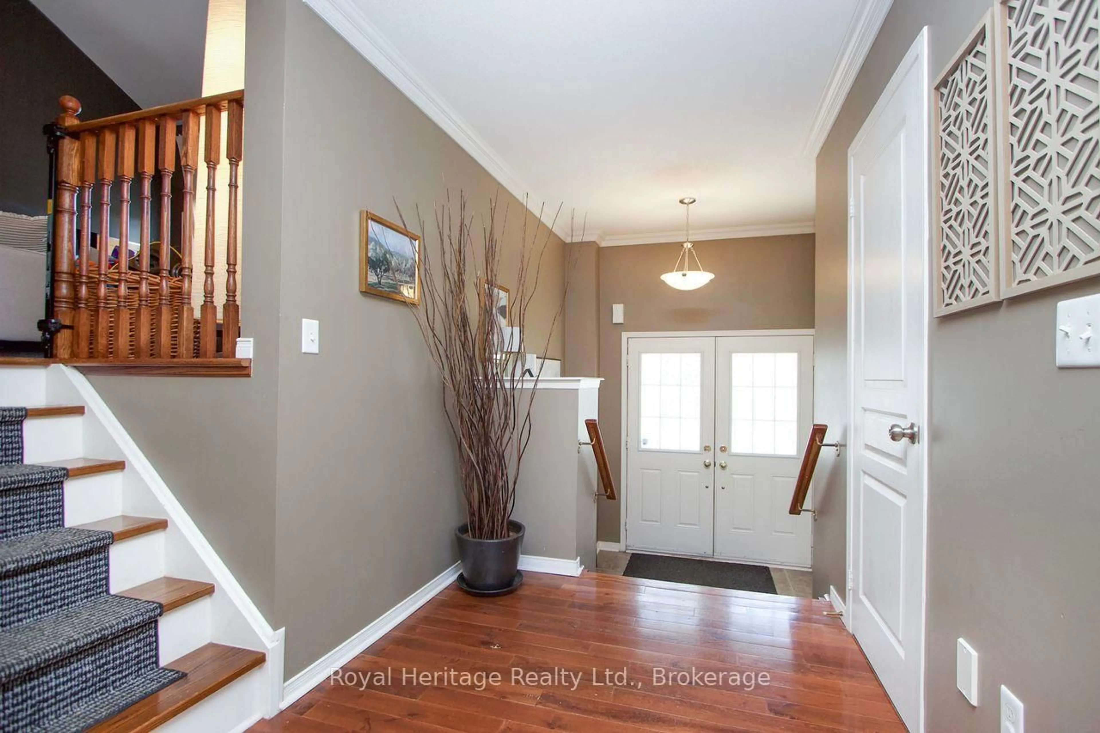 Indoor entryway for 941 Langford St, Oshawa Ontario L1K 0A4