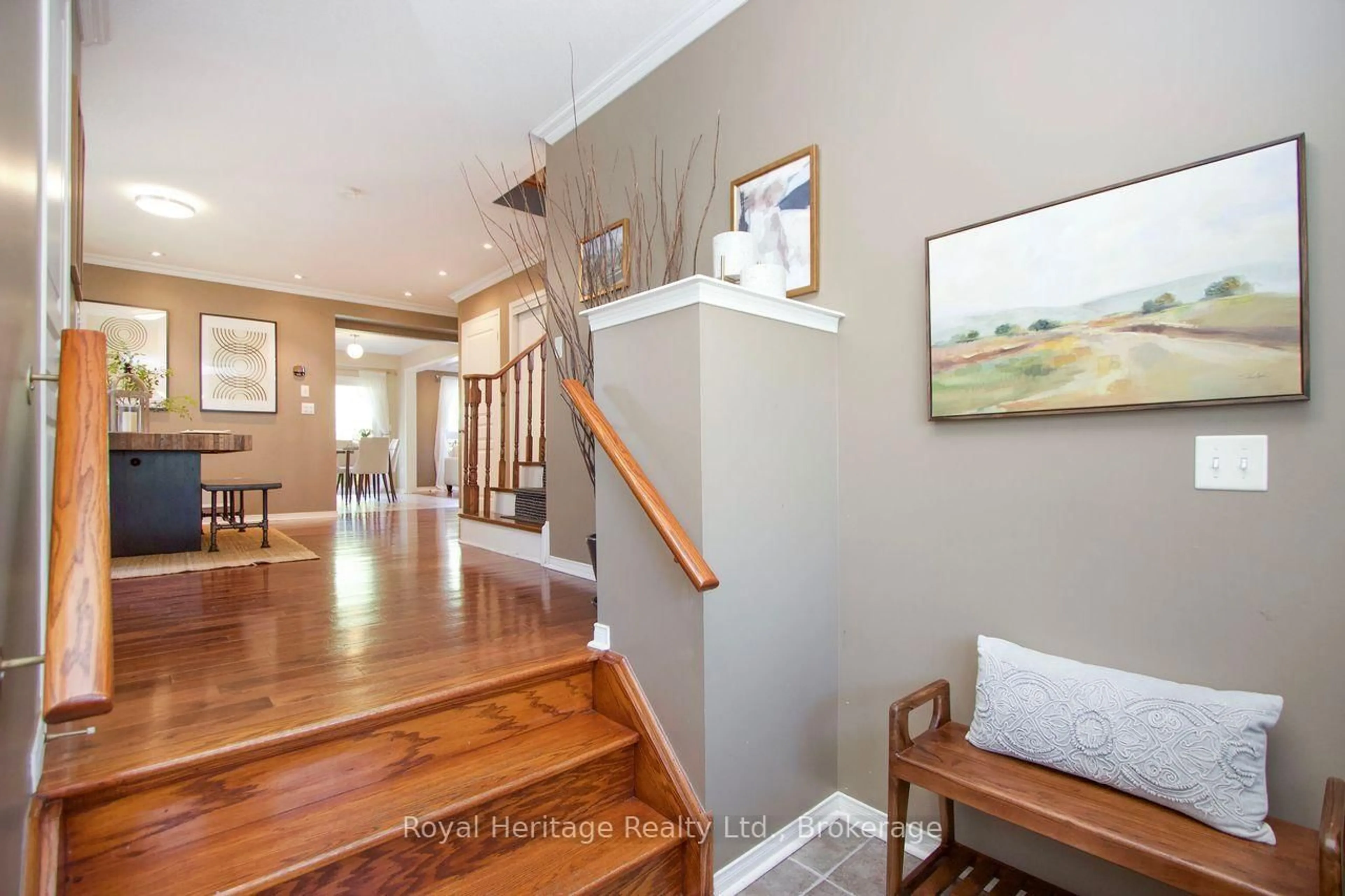 Indoor entryway for 941 Langford St, Oshawa Ontario L1K 0A4