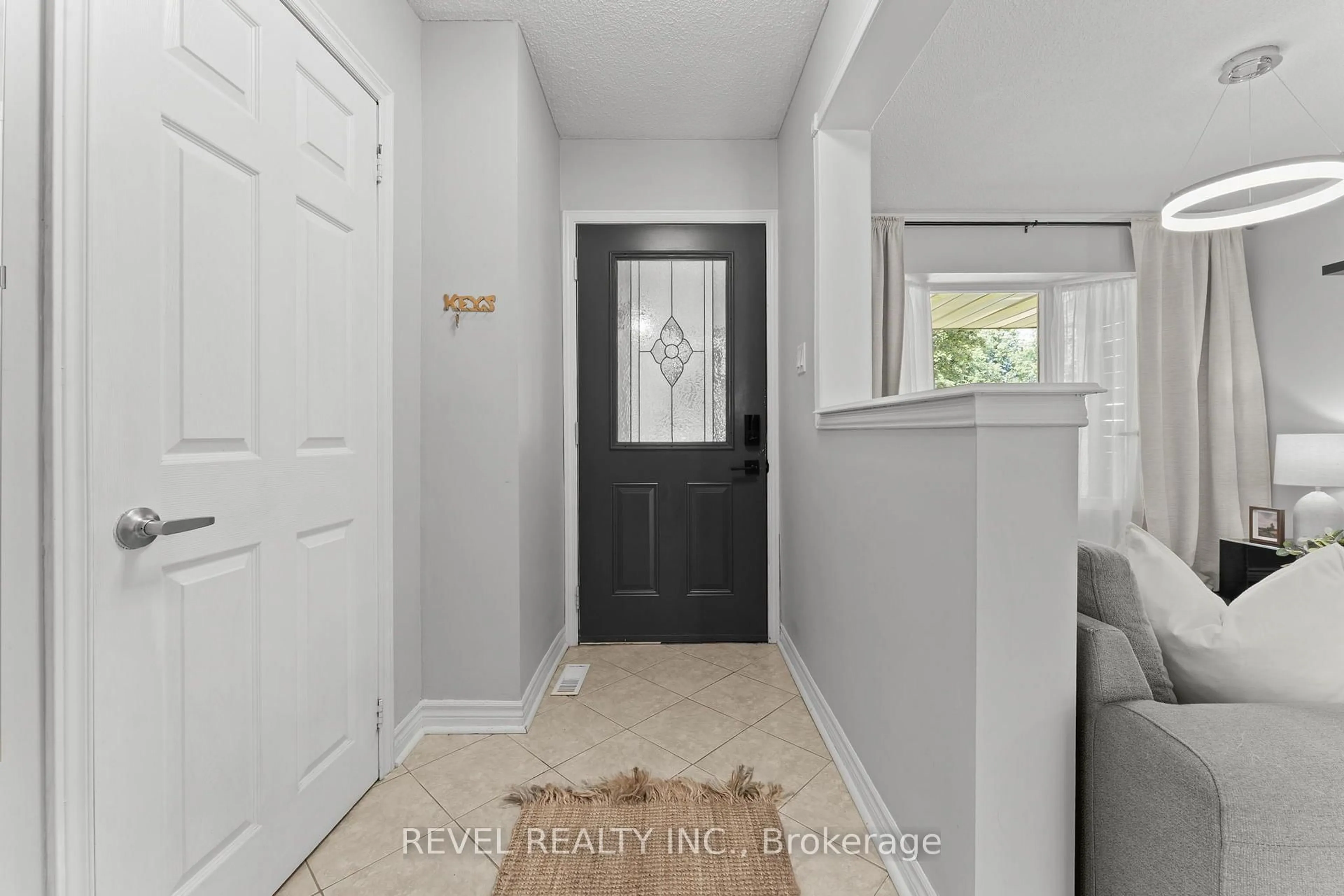 Indoor entryway for 18 Longstaff Dr, Ajax Ontario L1S 5J1