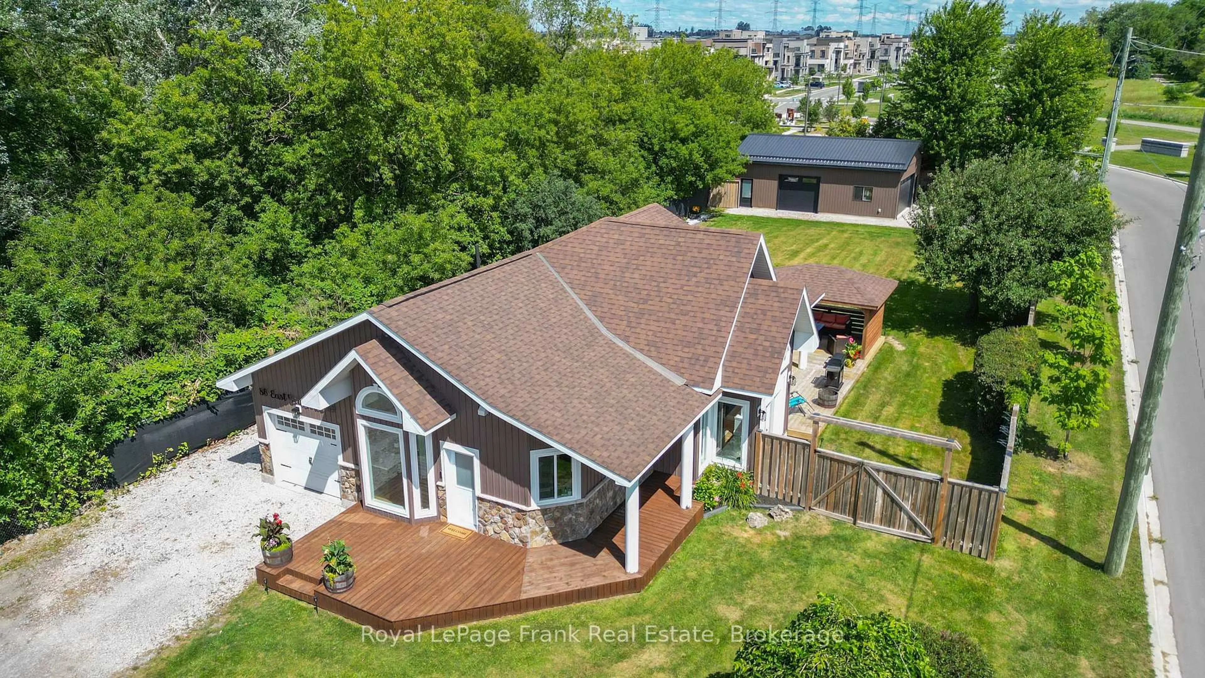 A pic from outside/outdoor area/front of a property/back of a property/a pic from drone, unknown for 86 East Beach Rd, Clarington Ontario L1C 6A5