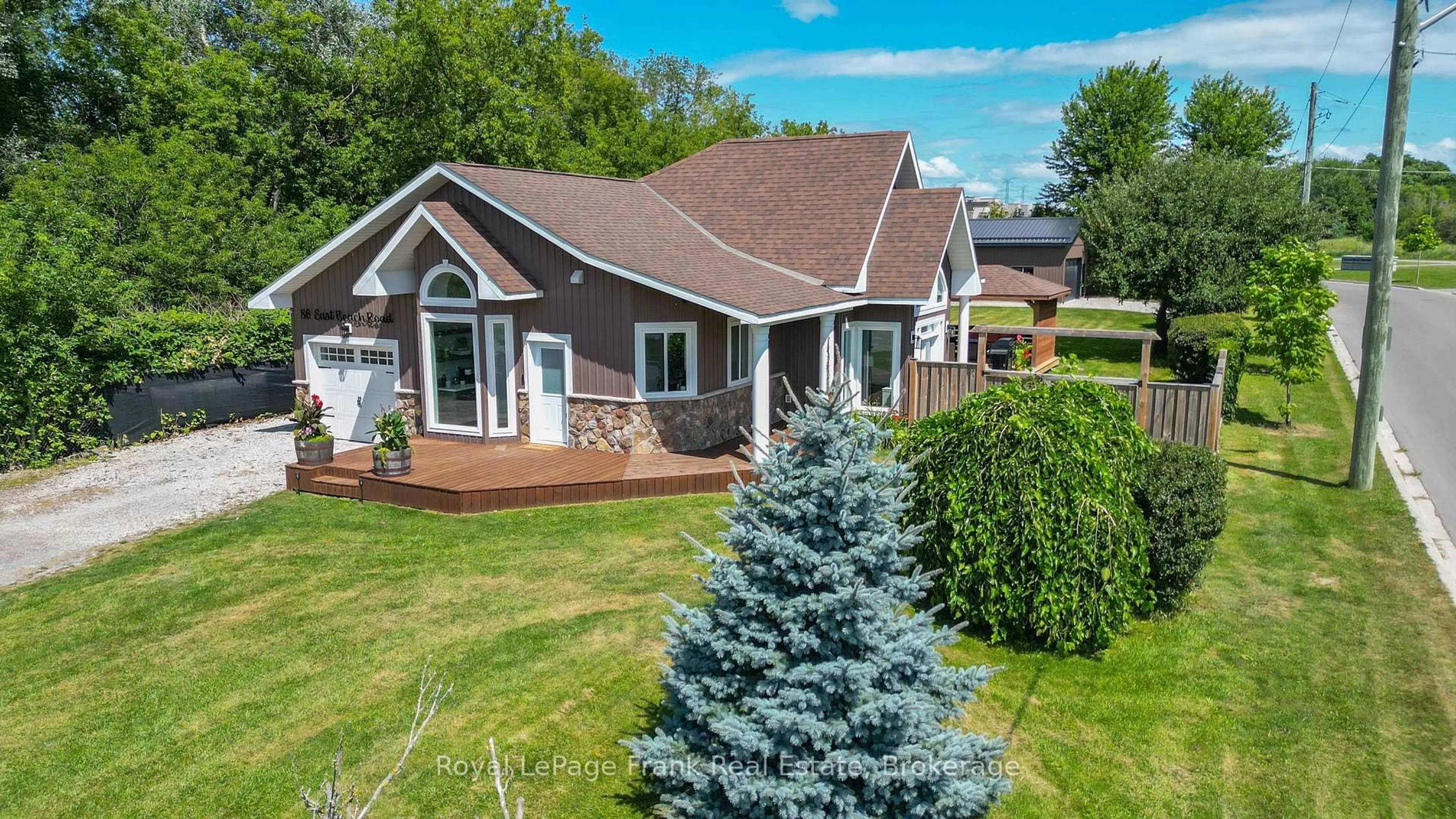 A pic from outside/outdoor area/front of a property/back of a property/a pic from drone, street for 86 East Beach Rd, Clarington Ontario L1C 6A5