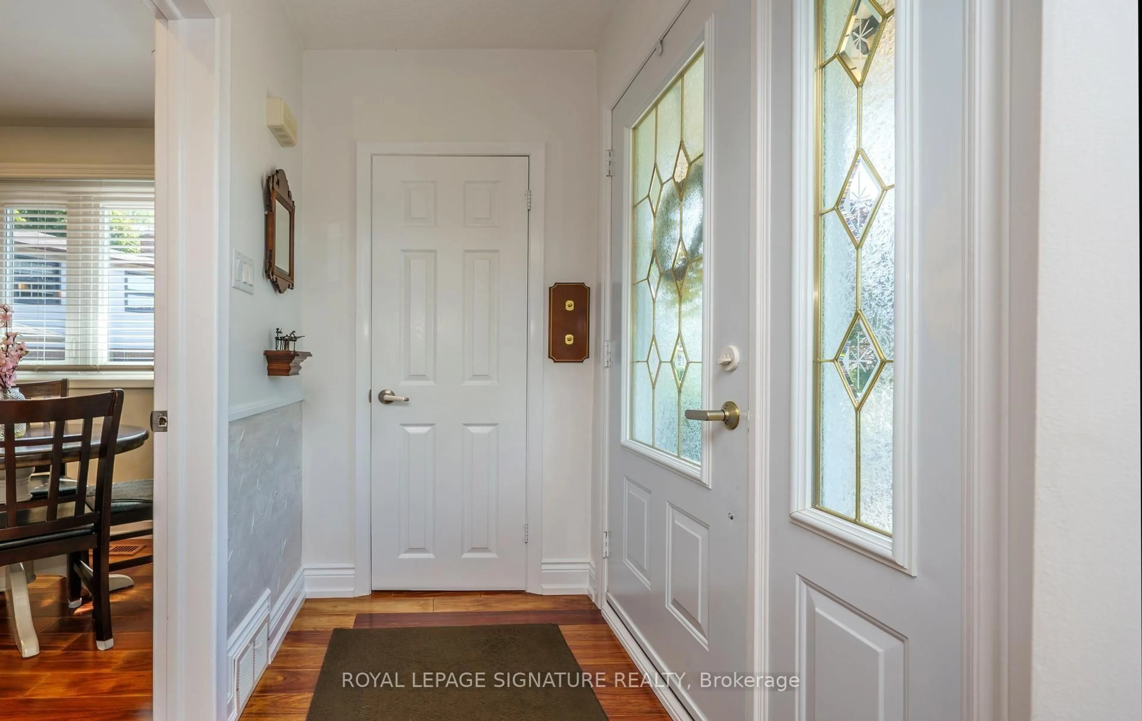 Indoor entryway for 5 Manorwood Rd, Toronto Ontario M1P 4G6