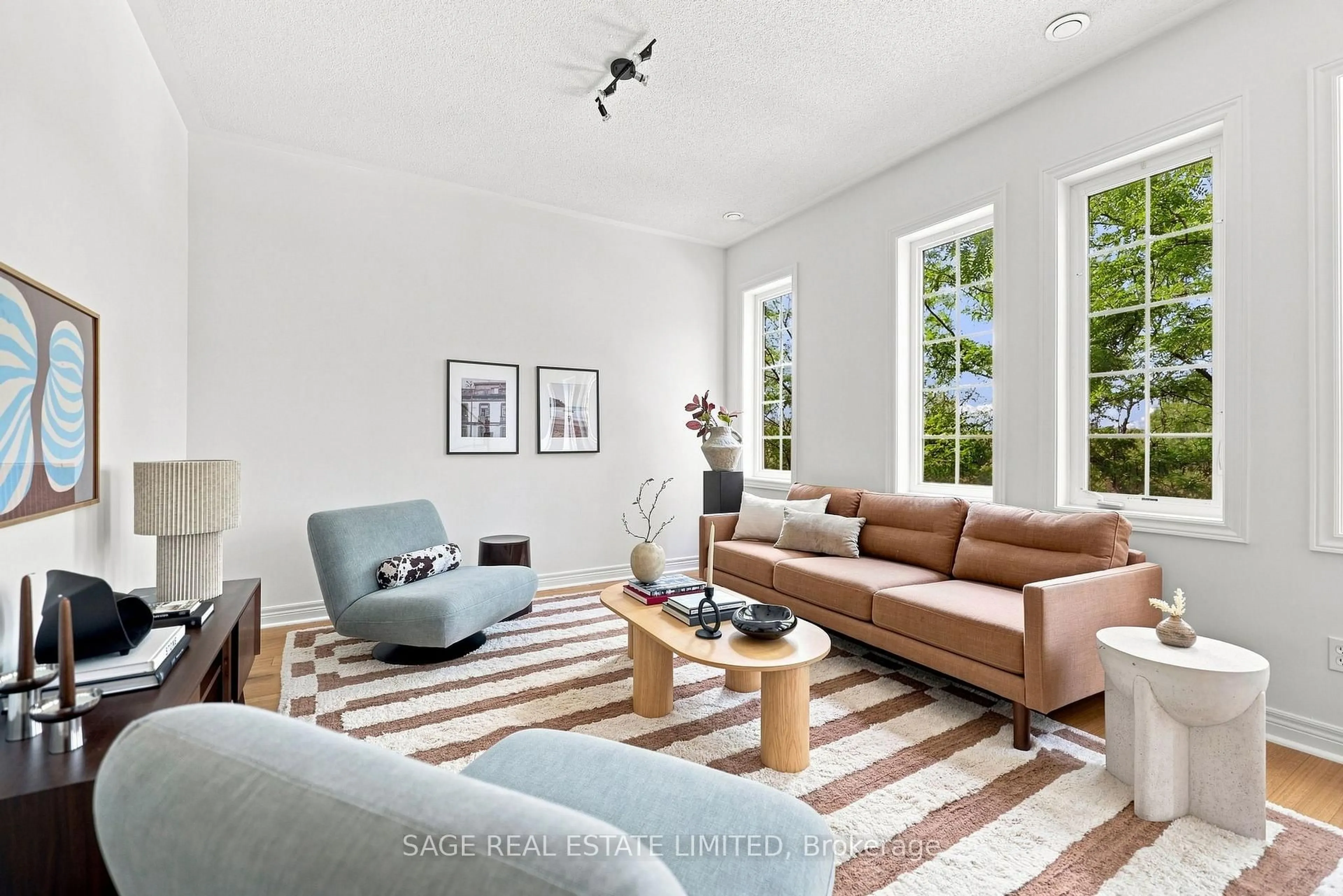 Living room with furniture, unknown for 35 Brockville St, Toronto Ontario M4E 0A7