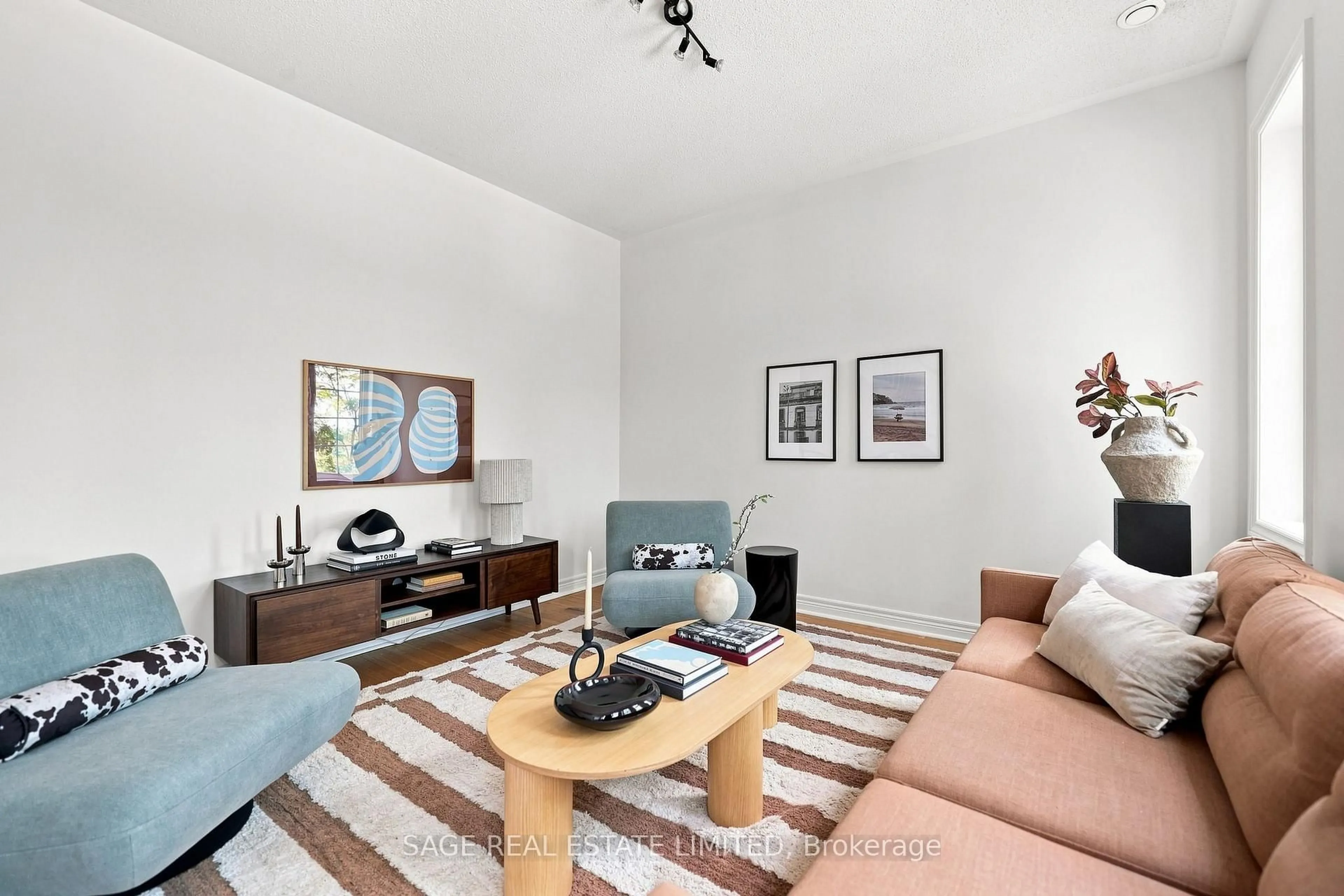 Living room with furniture, unknown for 35 Brockville St, Toronto Ontario M4E 0A7