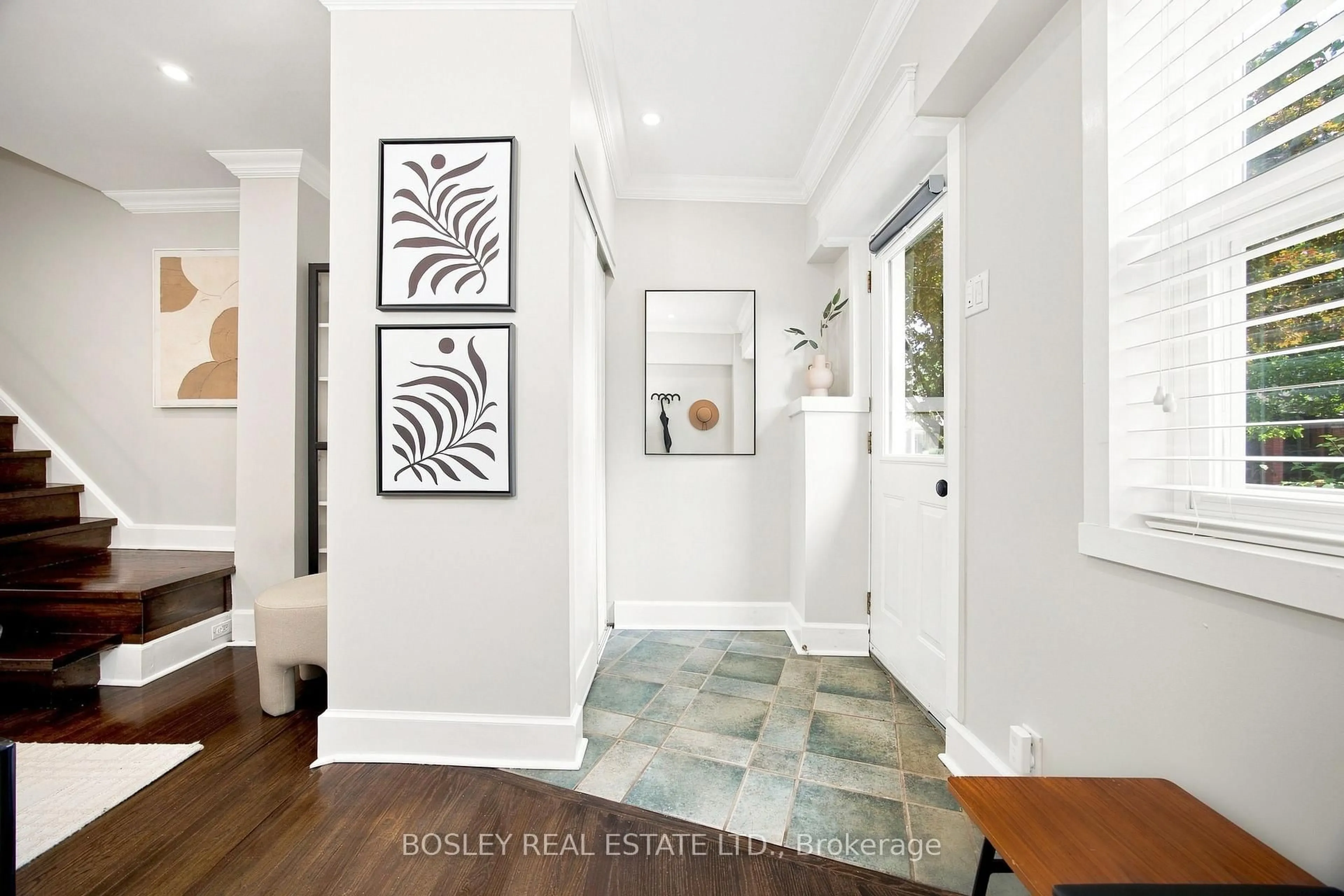Indoor entryway for 100 Springdale Blvd, Toronto Ontario M4J 1W9